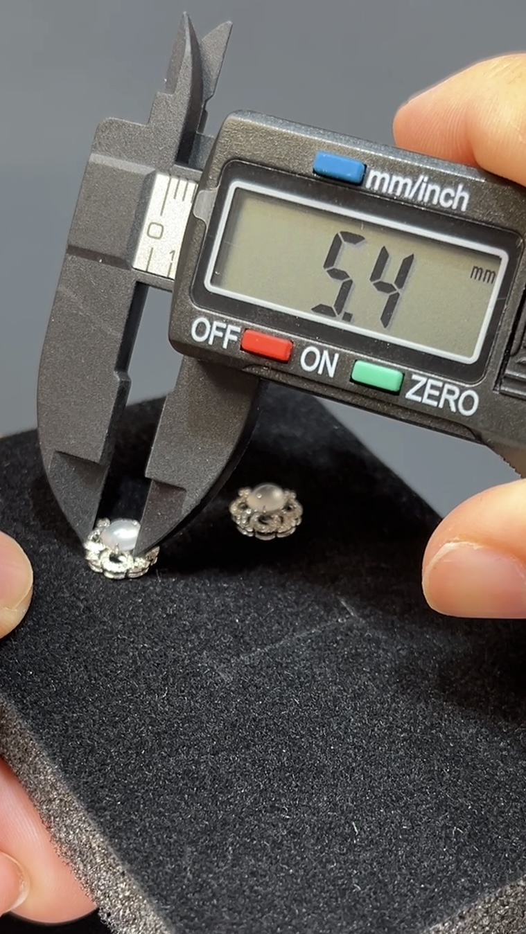 翡翠18K白金冰蛋耳環| 鑽石包鑲|極緻純粹光澤翡翠耳飾推薦 編號#491 4 翡翠18K白金冰蛋耳環| 鑽石包鑲|極緻純粹光澤翡翠耳飾推薦 編號#491 - Image 4