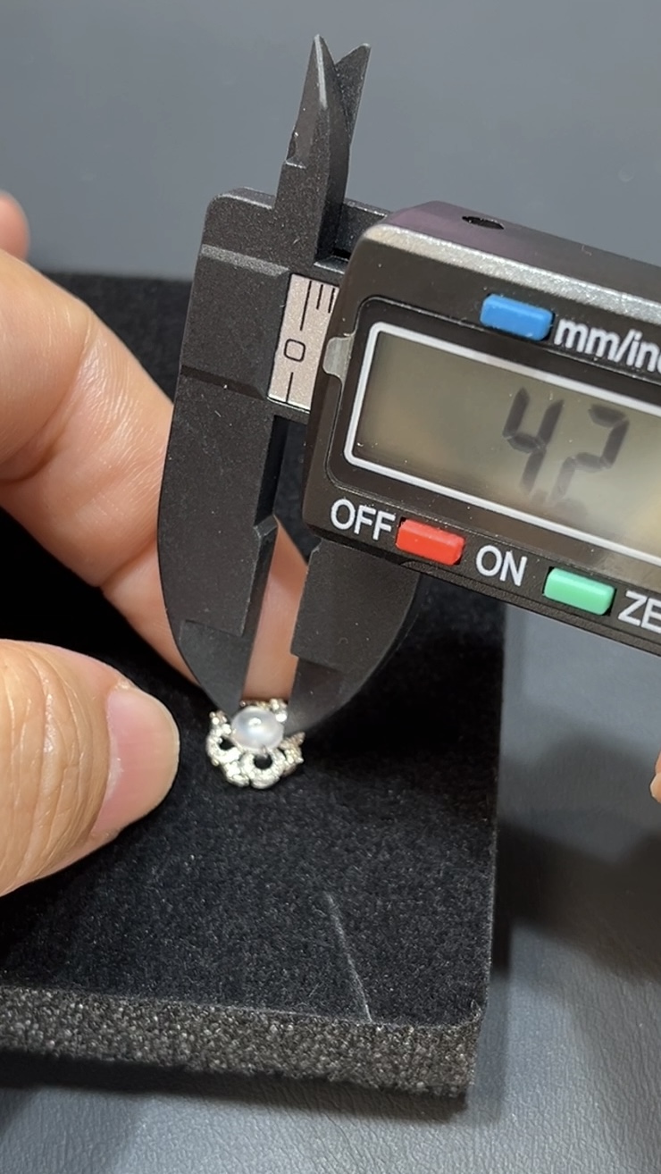 翡翠18K白金冰蛋耳環| 鑽石包鑲|極緻純粹光澤翡翠耳飾推薦 編號#491 5 翡翠18K白金冰蛋耳環| 鑽石包鑲|極緻純粹光澤翡翠耳飾推薦 編號#491 - Image 5