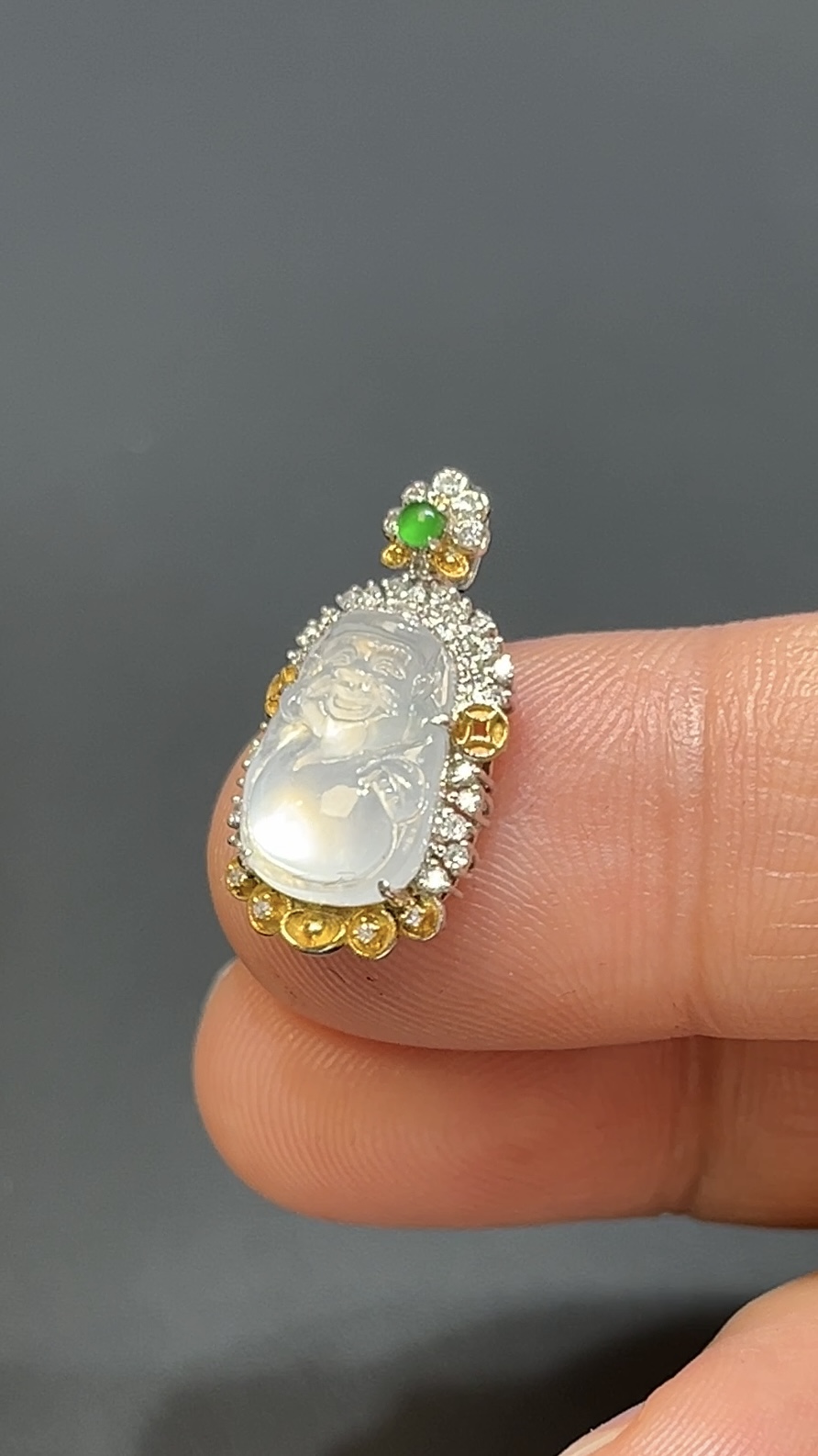 白冰翡翠Q版財神吊墜|天然翡翠玉器|18K白金鑲鑽設計|招財可愛款 編號#493 2 白冰翡翠Q版財神吊墜|天然翡翠玉器|18K白金鑲鑽設計|招財可愛款 編號#493 - Image 2