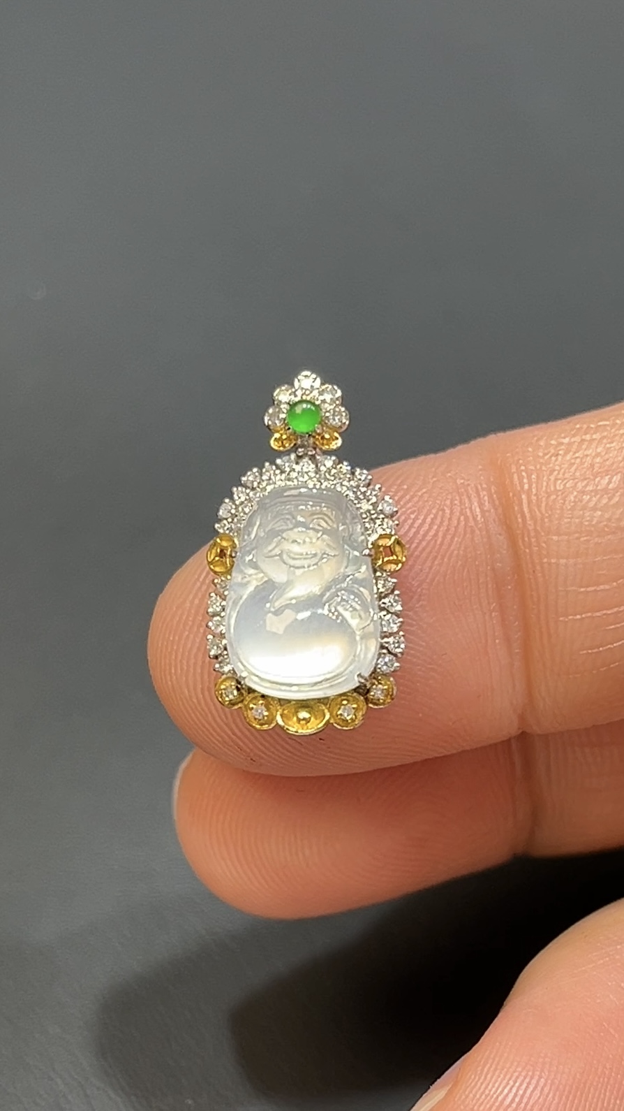 白冰翡翠Q版財神吊墜|天然翡翠玉器|18K白金鑲鑽設計|招財可愛款 編號#493 3 白冰翡翠Q版財神吊墜|天然翡翠玉器|18K白金鑲鑽設計|招財可愛款 編號#493 - Image 3