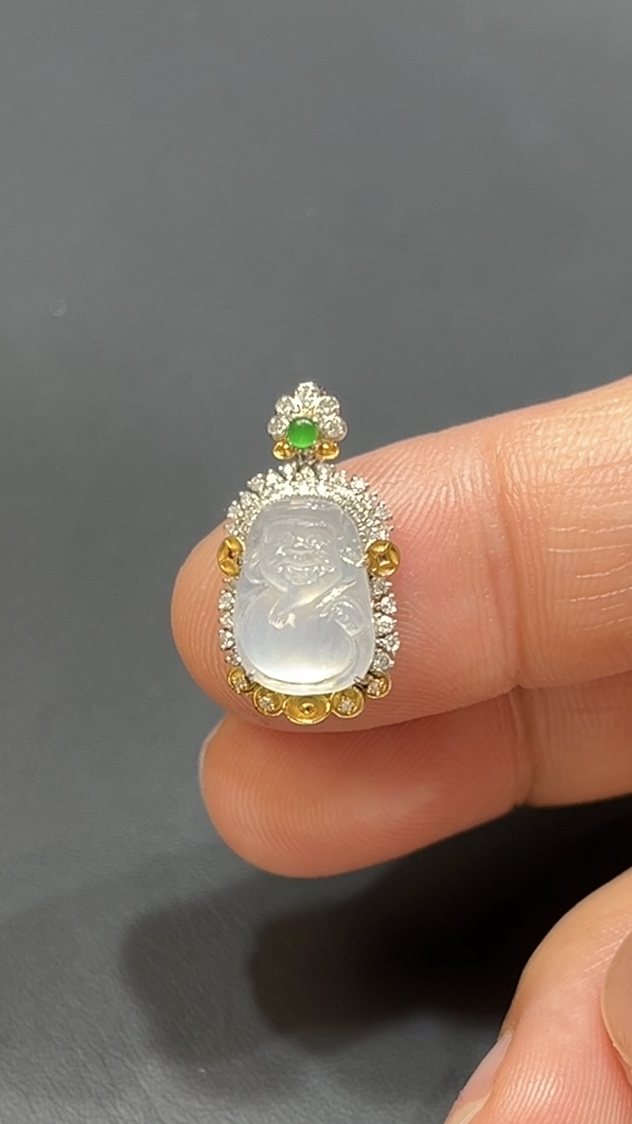 白冰翡翠Q版財神吊墜|天然翡翠玉器|18K白金鑲鑽設計|招財可愛款 編號#493 4 白冰翡翠Q版財神吊墜|天然翡翠玉器|18K白金鑲鑽設計|招財可愛款 編號#493 - Image 4
