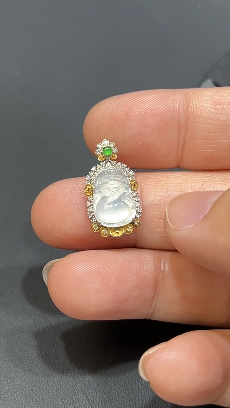白冰翡翠Q版財神吊墜|天然翡翠玉器|18K白金鑲鑽設計|招財可愛款 編號#493 6 白冰翡翠Q版財神吊墜|天然翡翠玉器|18K白金鑲鑽設計|招財可愛款 編號#493 - Image 6
