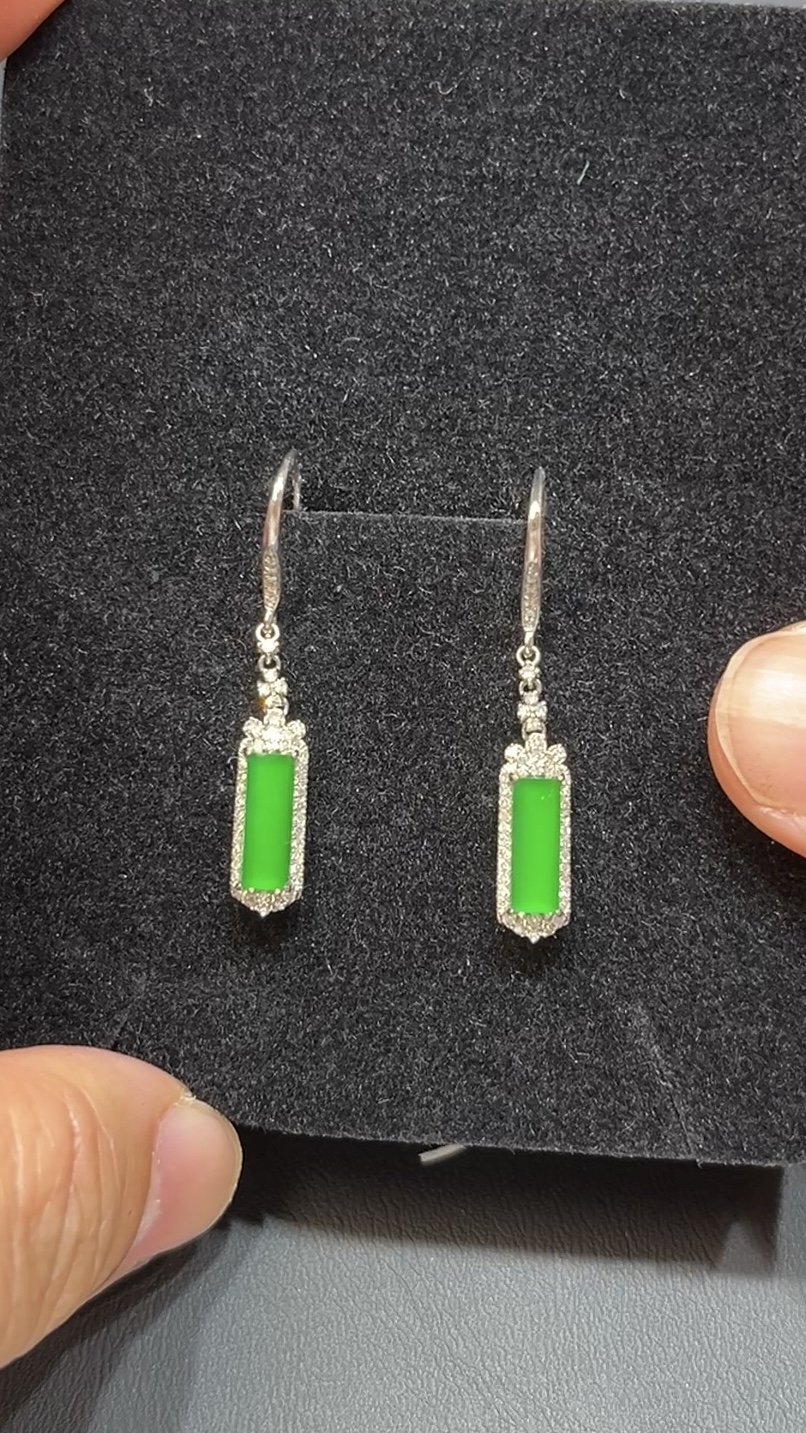 翡翠耳環|明艷綠翡翠無事柱 × 18K白金鑽石包鑲|高貴典雅玉器首飾推薦 編號#496 2 翡翠耳環|明艷綠翡翠無事柱 × 18K白金鑽石包鑲|高貴典雅玉器首飾推薦 編號#496 - Image 2