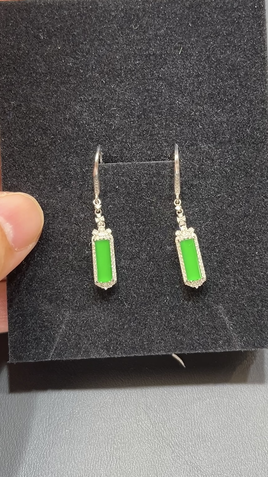 翡翠耳環|明艷綠翡翠無事柱 × 18K白金鑽石包鑲|高貴典雅玉器首飾推薦 編號#496 9 翡翠耳環|明艷綠翡翠無事柱 × 18K白金鑽石包鑲|高貴典雅玉器首飾推薦 編號#496 - Image 9