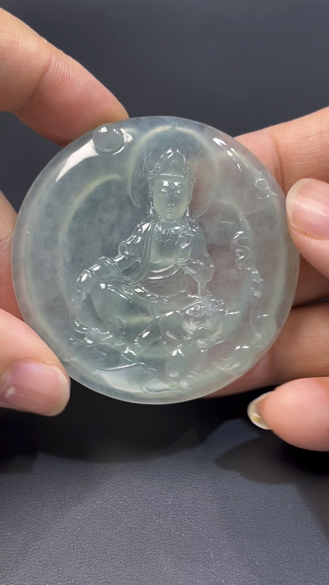 翡翠觀音| 高品質天然翡翠 × 盤腿而坐造型|玉器莊嚴靈氣精品推薦 編號#499 1 翡翠觀音| 高品質天然翡翠 × 盤腿而坐造型|玉器莊嚴靈氣精品推薦 編號#499