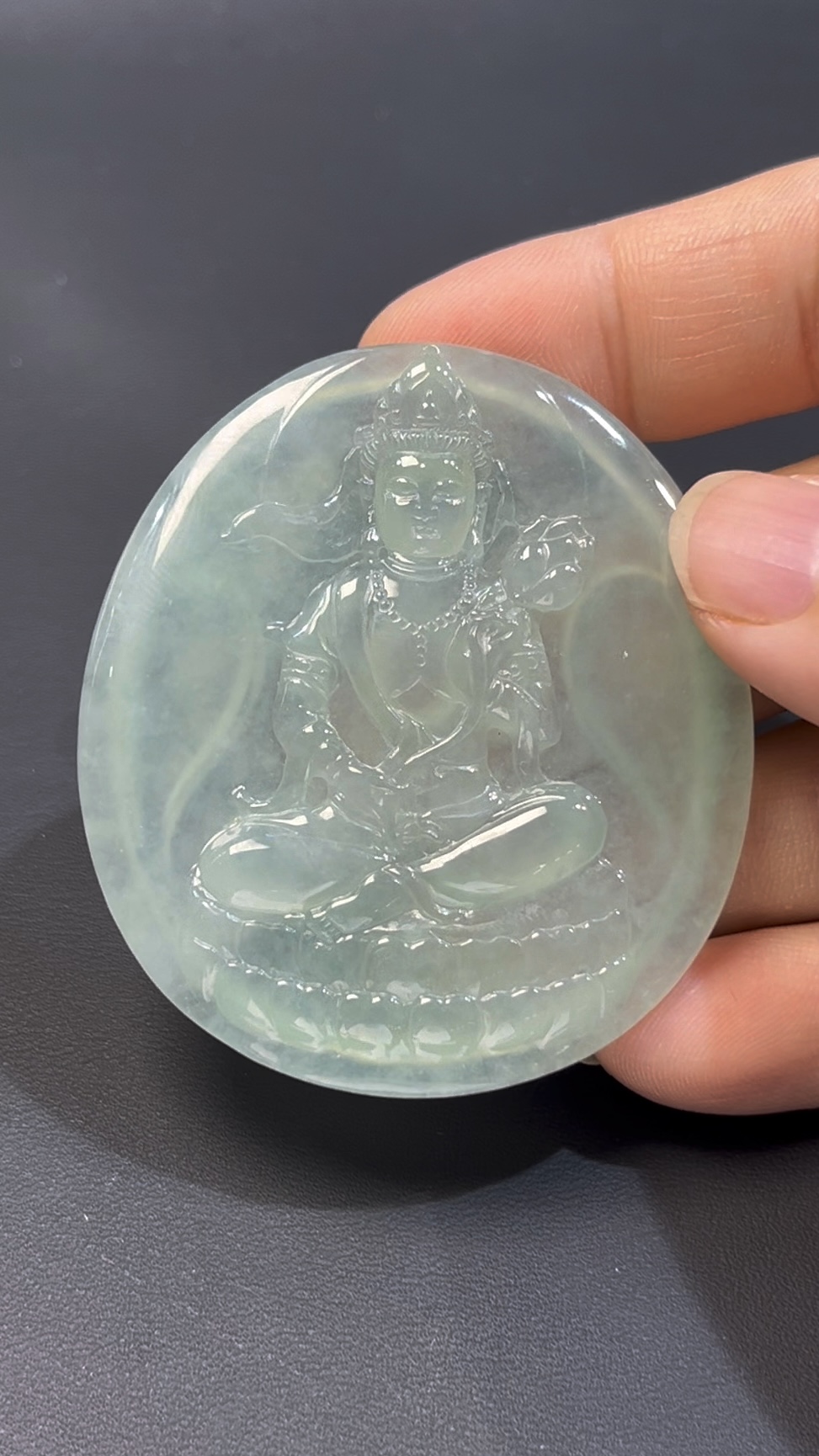 翡翠觀音|高品質天然翡翠 × 盤腿蓮花台 × 手持蓮花|玉器靈氣守護 編號#500 3 翡翠觀音|高品質天然翡翠 × 盤腿蓮花台 × 手持蓮花|玉器靈氣守護 編號#500 - Image 3