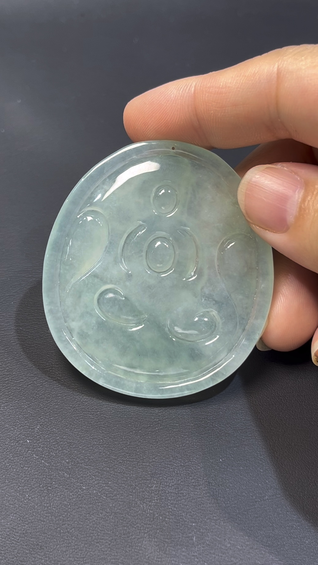 翡翠觀音|高品質天然翡翠 × 盤腿蓮花台 × 手持蓮花|玉器靈氣守護 編號#500 4 翡翠觀音|高品質天然翡翠 × 盤腿蓮花台 × 手持蓮花|玉器靈氣守護 編號#500 - Image 4