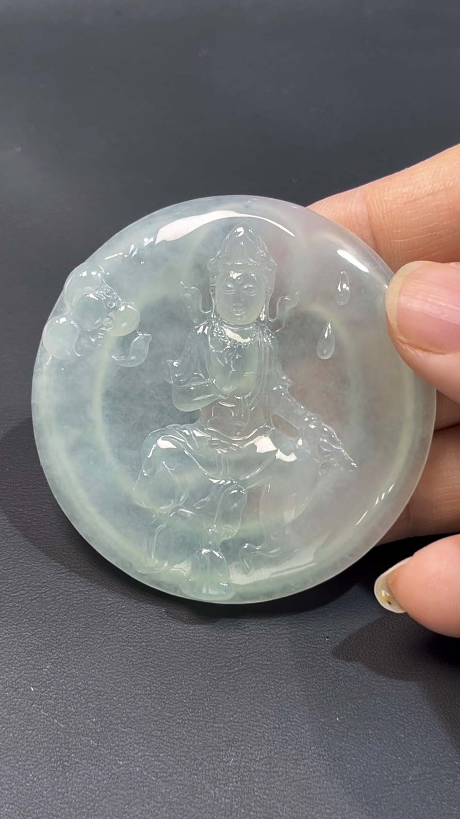 翡翠觀音| 高品質天然翡翠 × 甘露灑落 |玉器靈性守護 編號#501 3 翡翠觀音| 高品質天然翡翠 × 甘露灑落 |玉器靈性守護 編號#501 - Image 3