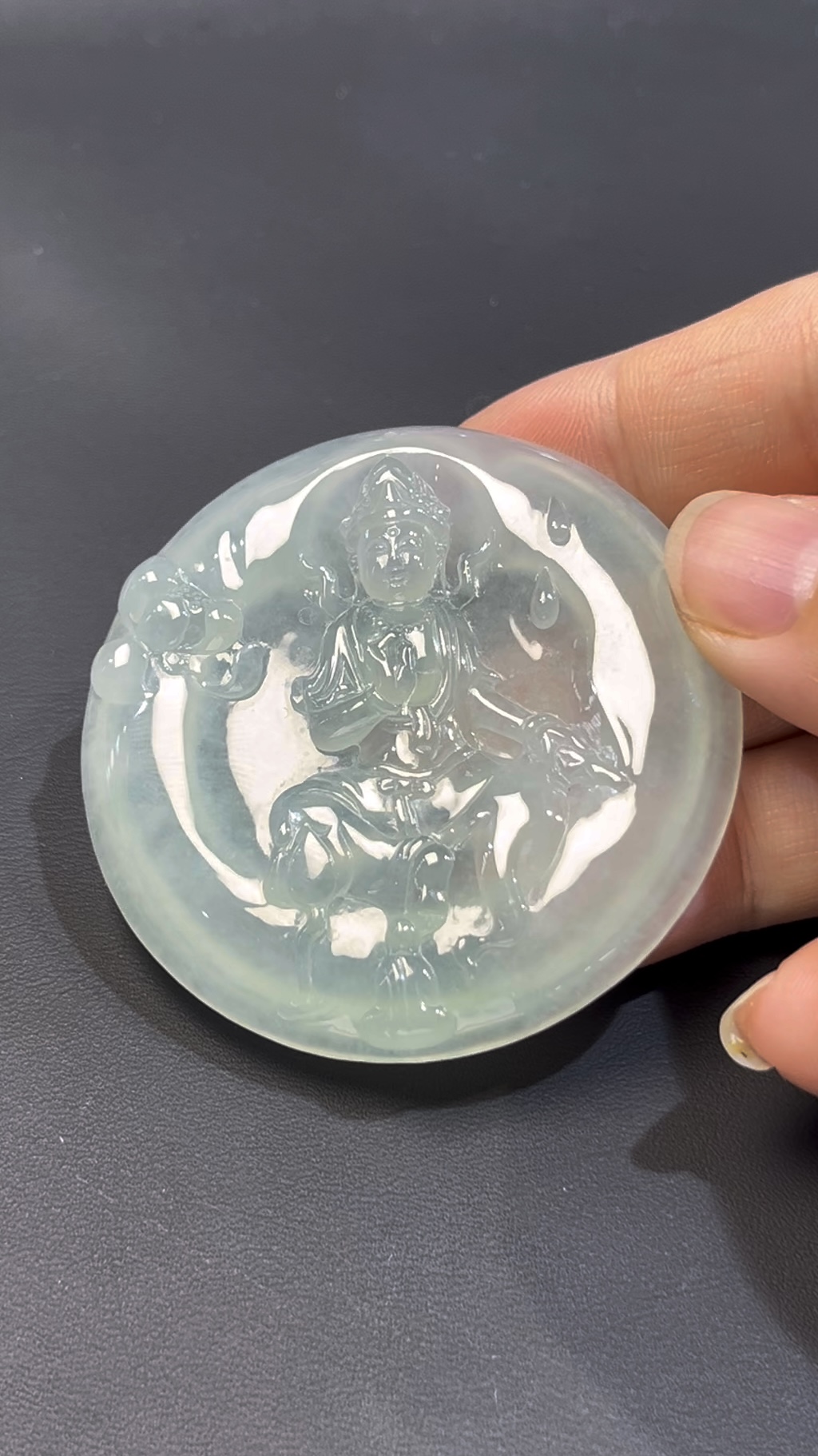 翡翠觀音| 高品質天然翡翠 × 甘露灑落 |玉器靈性守護 編號#501 5 翡翠觀音| 高品質天然翡翠 × 甘露灑落 |玉器靈性守護 編號#501 - Image 5