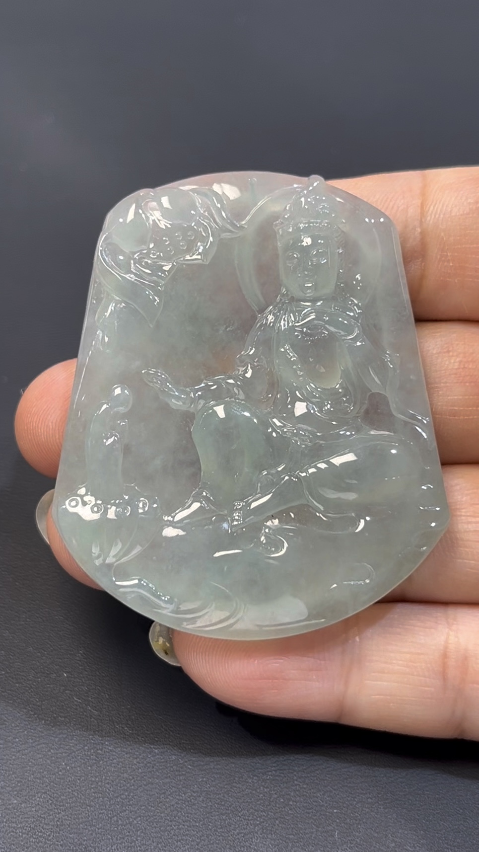 翡翠自在觀音|高品質天然翡翠 × 慈悲守護 × 信徒朝拜靈氣佛像 #503 1 翡翠自在觀音|高品質天然翡翠 × 慈悲守護 × 信徒朝拜靈氣佛像 #503