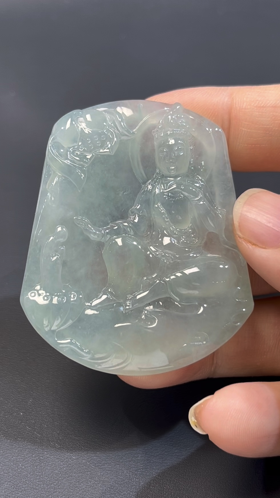 翡翠自在觀音|高品質天然翡翠 × 慈悲守護 × 信徒朝拜靈氣佛像 #503 4 翡翠自在觀音|高品質天然翡翠 × 慈悲守護 × 信徒朝拜靈氣佛像 #503 - Image 4