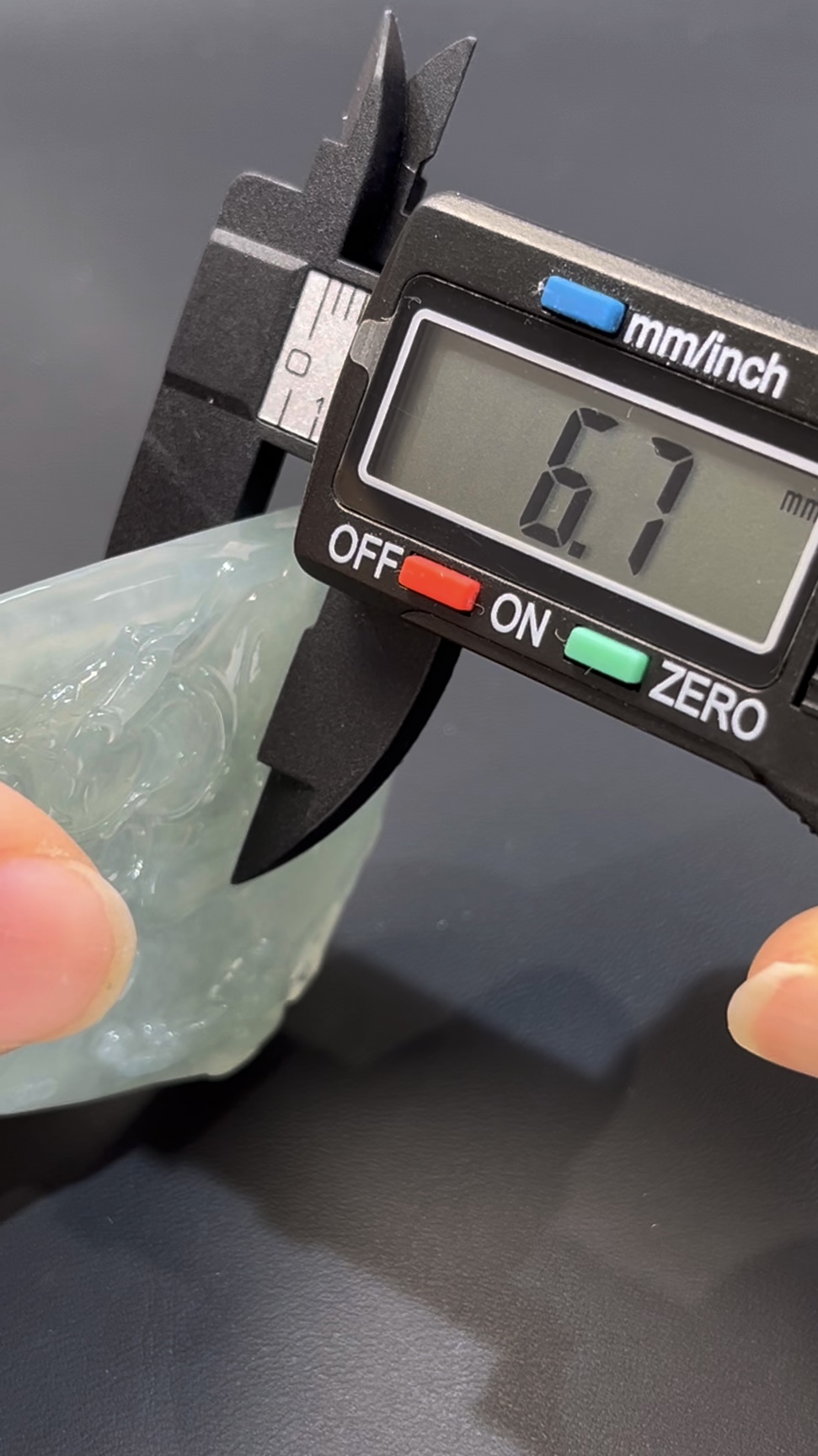 翡翠自在觀音|高品質天然翡翠 × 慈悲守護 × 信徒朝拜靈氣佛像 #503 10 翡翠自在觀音|高品質天然翡翠 × 慈悲守護 × 信徒朝拜靈氣佛像 #503 - Image 10