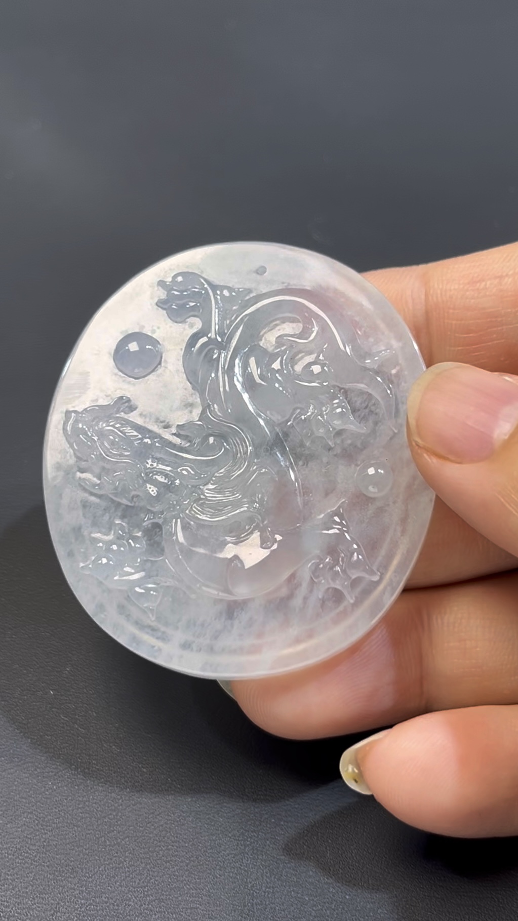 翡翠龍牌|高品質天然翡翠 × 龍形雕刻 × 草書「騰飛」寓意吉祥玉器 #504 3 翡翠龍牌|高品質天然翡翠 × 龍形雕刻 × 草書「騰飛」寓意吉祥玉器 #504 - Image 3