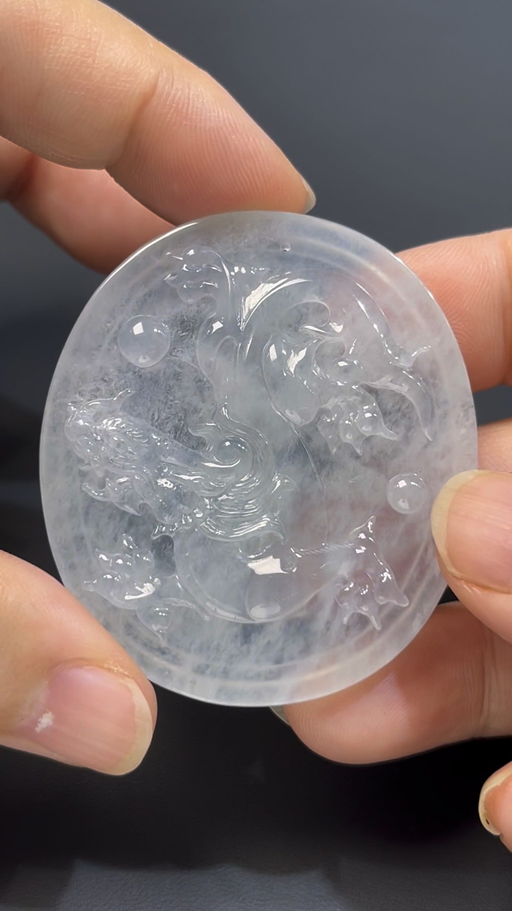 翡翠龍牌|高品質天然翡翠 × 龍形雕刻 × 草書「騰飛」寓意吉祥玉器 #504 5 翡翠龍牌|高品質天然翡翠 × 龍形雕刻 × 草書「騰飛」寓意吉祥玉器 #504 - Image 5