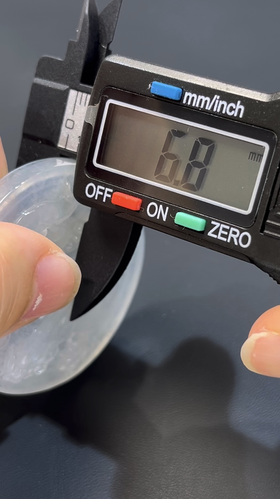 翡翠龍牌|高品質天然翡翠 × 龍形雕刻 × 草書「騰飛」寓意吉祥玉器 #504 8 翡翠龍牌|高品質天然翡翠 × 龍形雕刻 × 草書「騰飛」寓意吉祥玉器 #504 - Image 8