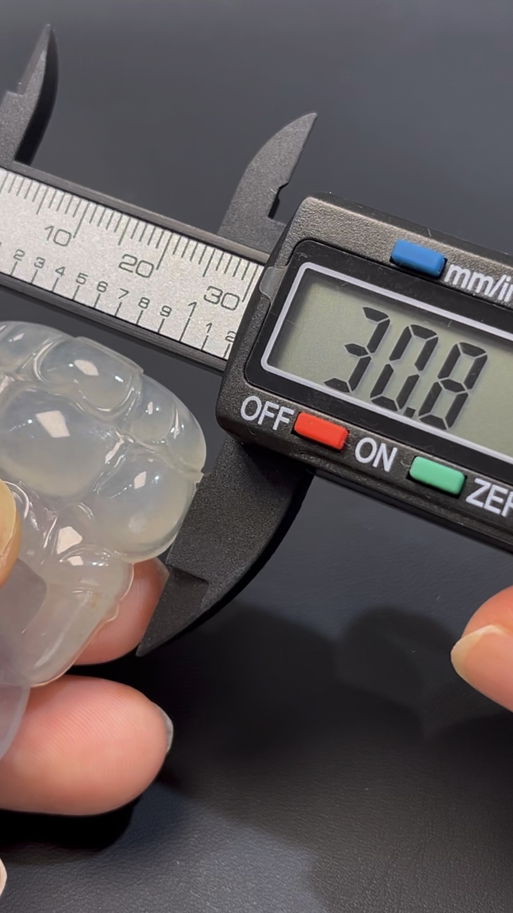 翡翠老坑種白冰觀音|品相完美 × 靈性守護 × 翡翠玉器推薦 #511 8 翡翠老坑種白冰觀音|品相完美 × 靈性守護 × 翡翠玉器推薦 #511 - Image 8