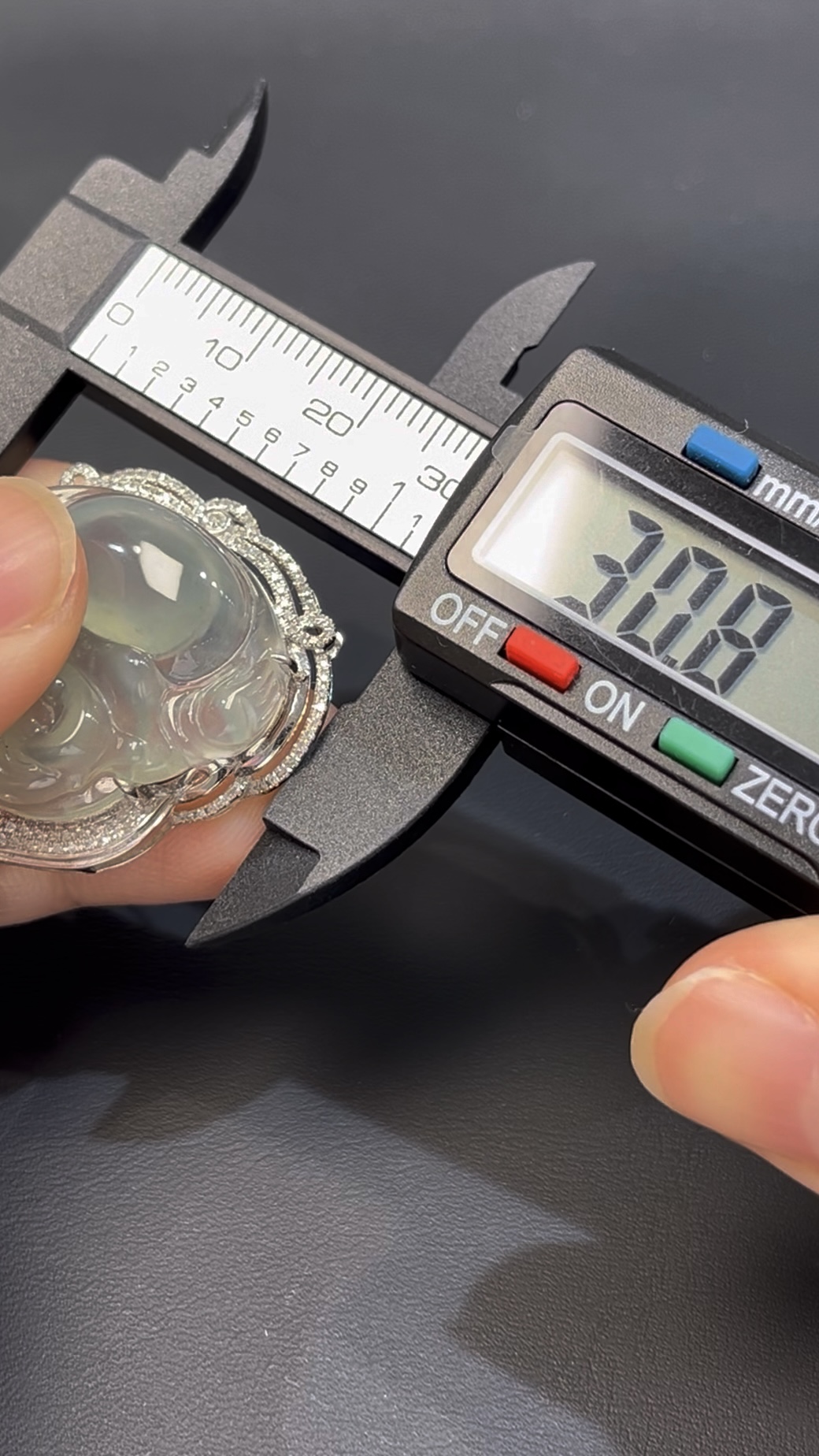 翡翠佛公|冰透玉質 × 鑽石鑲嵌 × 尊貴守護推薦 #513 5 翡翠佛公|冰透玉質 × 鑽石鑲嵌 × 尊貴守護推薦 #513 - Image 5