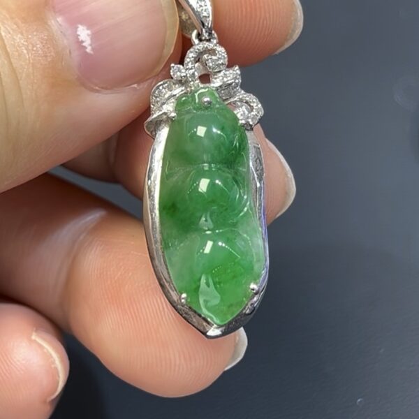 翡翠福豆｜天然綠色翡翠 × 福氣綿延 × 18K白金鑲嵌精品 #514