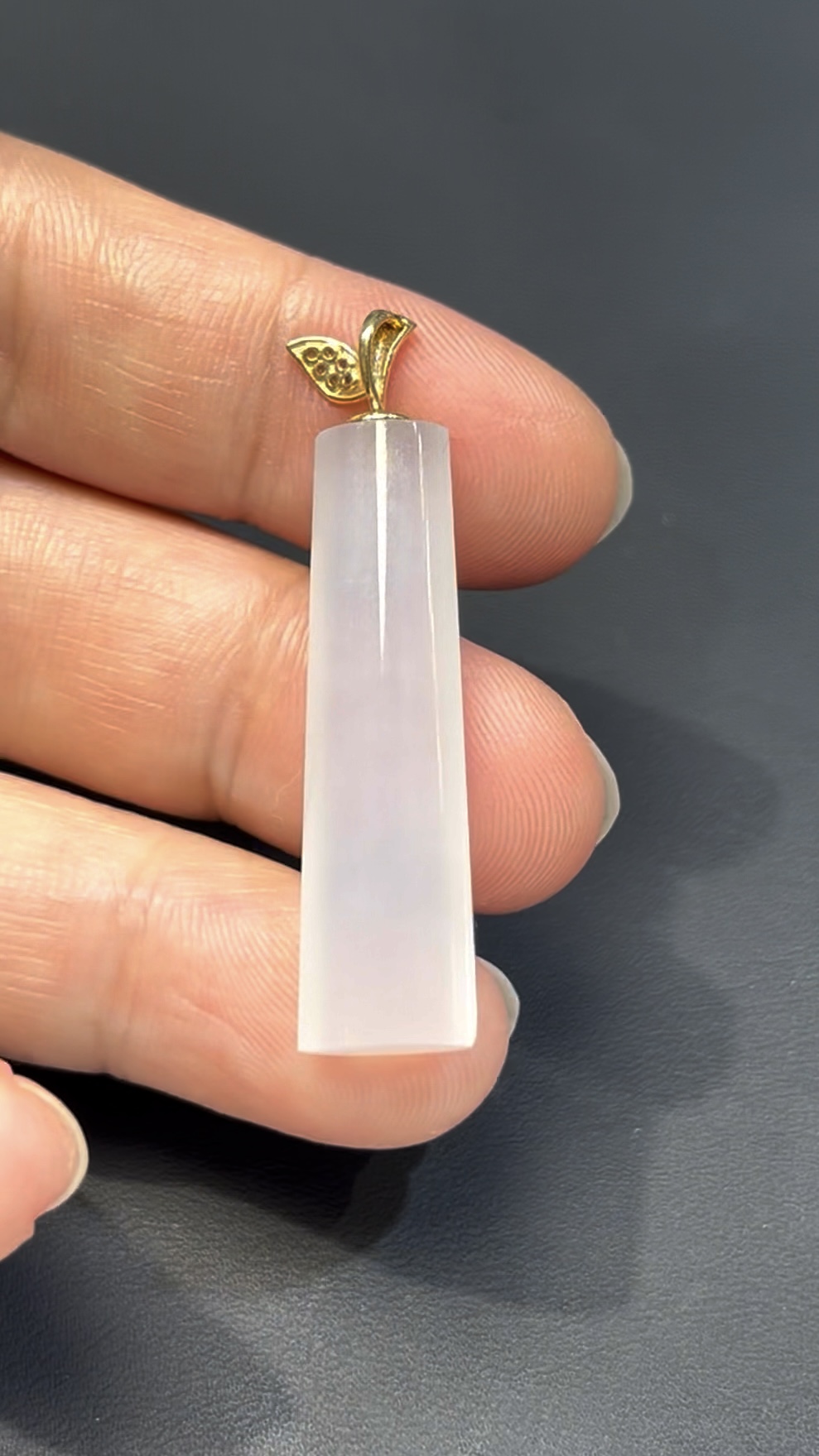 翡翠無事柱|白色翡翠 × 極簡哲學 × 18K黃金扣頭設計 #515 2 翡翠無事柱|白色翡翠 × 極簡哲學 × 18K黃金扣頭設計 #515 - Image 2