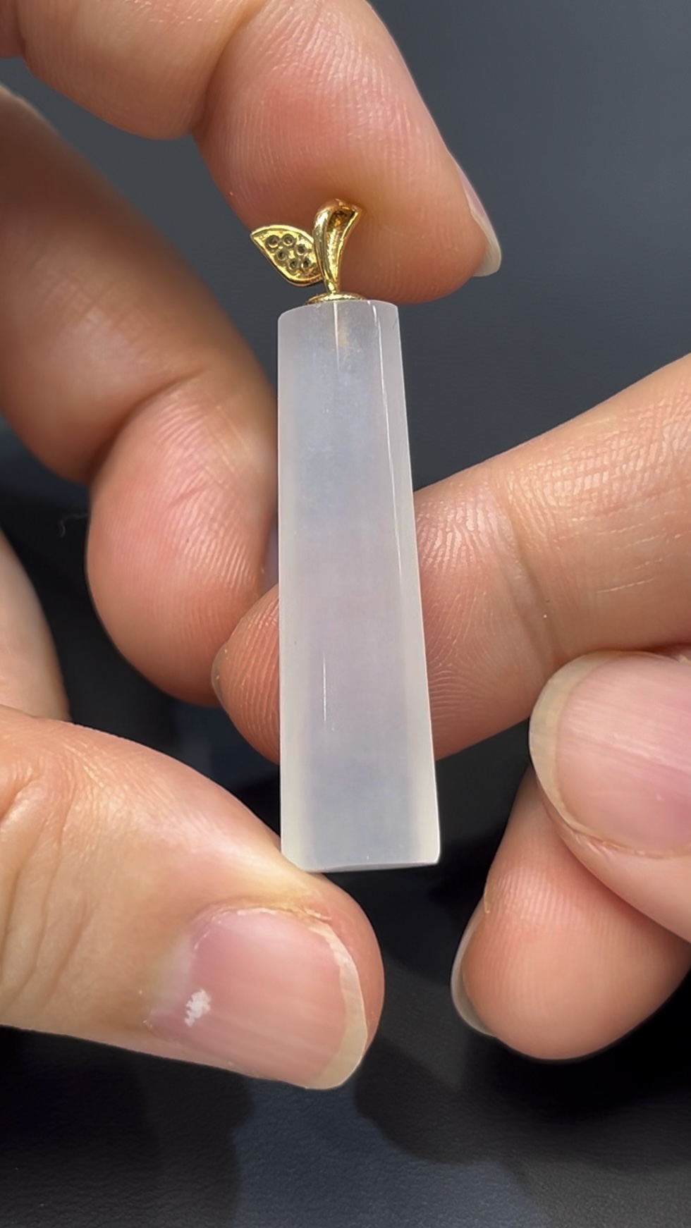 翡翠無事柱|白色翡翠 × 極簡哲學 × 18K黃金扣頭設計 #515 3 翡翠無事柱|白色翡翠 × 極簡哲學 × 18K黃金扣頭設計 #515 - Image 3