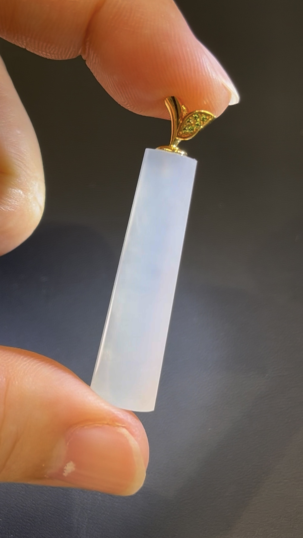 翡翠無事柱|白色翡翠 × 極簡哲學 × 18K黃金扣頭設計 #515 10 翡翠無事柱|白色翡翠 × 極簡哲學 × 18K黃金扣頭設計 #515 - Image 10