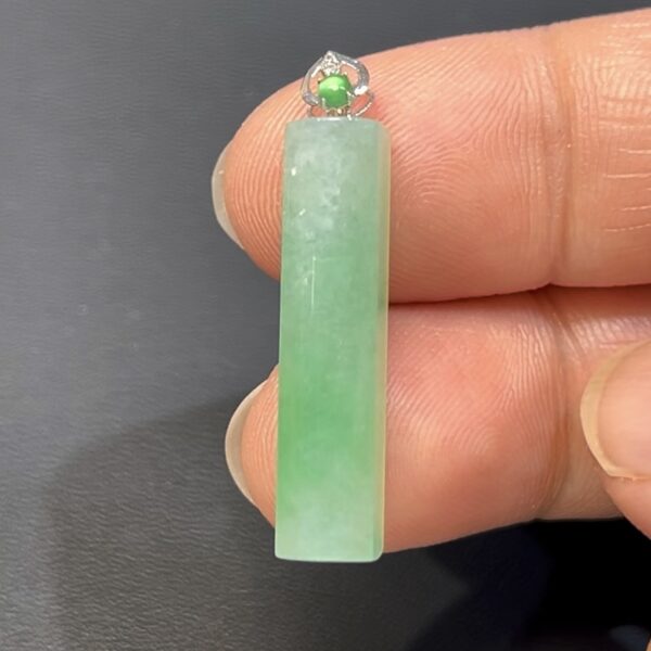 翡翠無事柱｜綠色翡翠 × 極簡哲學 × 18K黃金扣頭設計 #516