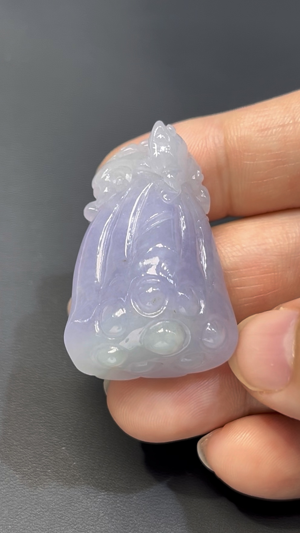 翡翠蓮蓬|紫羅蘭翡翠 × 小青蛙立體雕刻 × 呱呱來財寓意玉器推薦 #519 1 翡翠蓮蓬|紫羅蘭翡翠 × 小青蛙立體雕刻 × 呱呱來財寓意玉器推薦 #519