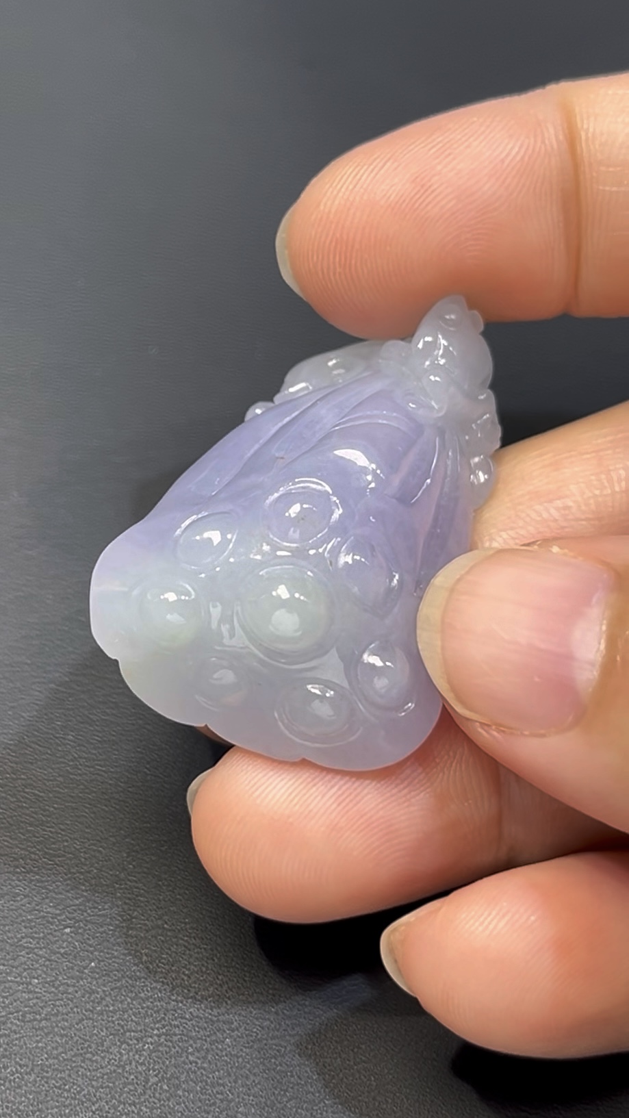 翡翠蓮蓬|紫羅蘭翡翠 × 小青蛙立體雕刻 × 呱呱來財寓意玉器推薦 #519 4 翡翠蓮蓬|紫羅蘭翡翠 × 小青蛙立體雕刻 × 呱呱來財寓意玉器推薦 #519 - Image 4