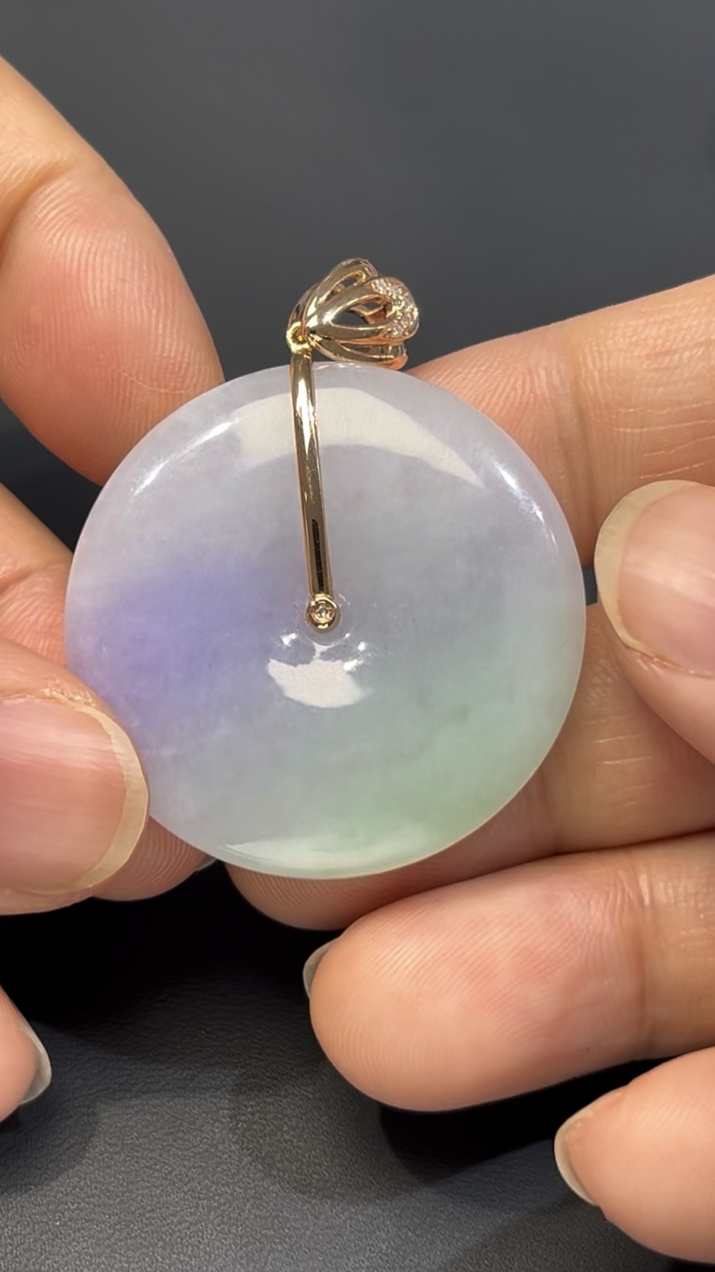 翡翠平安扣|春彩翡翠 × 紫綠幻變 × 18K黃金鑲嵌設計推薦 #520 2 翡翠平安扣|春彩翡翠 × 紫綠幻變 × 18K黃金鑲嵌設計推薦 #520 - Image 2