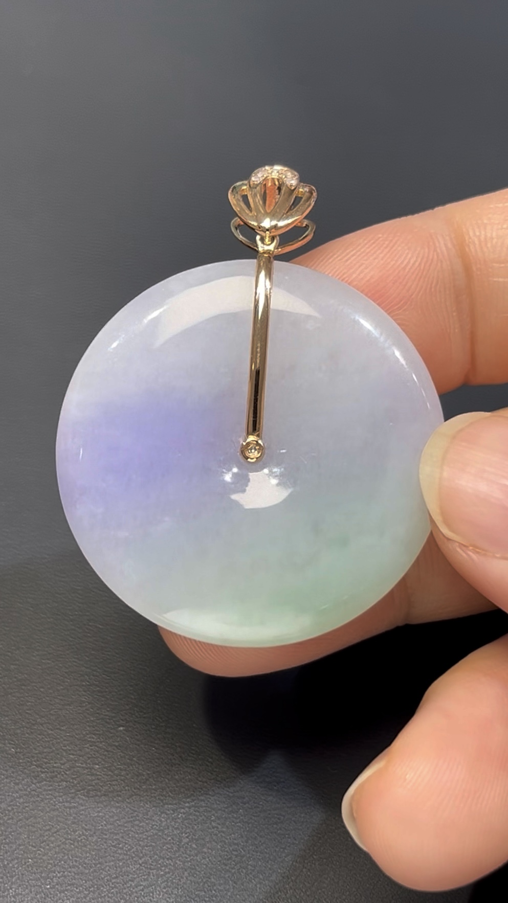 翡翠平安扣|春彩翡翠 × 紫綠幻變 × 18K黃金鑲嵌設計推薦 #520 3 翡翠平安扣|春彩翡翠 × 紫綠幻變 × 18K黃金鑲嵌設計推薦 #520 - Image 3