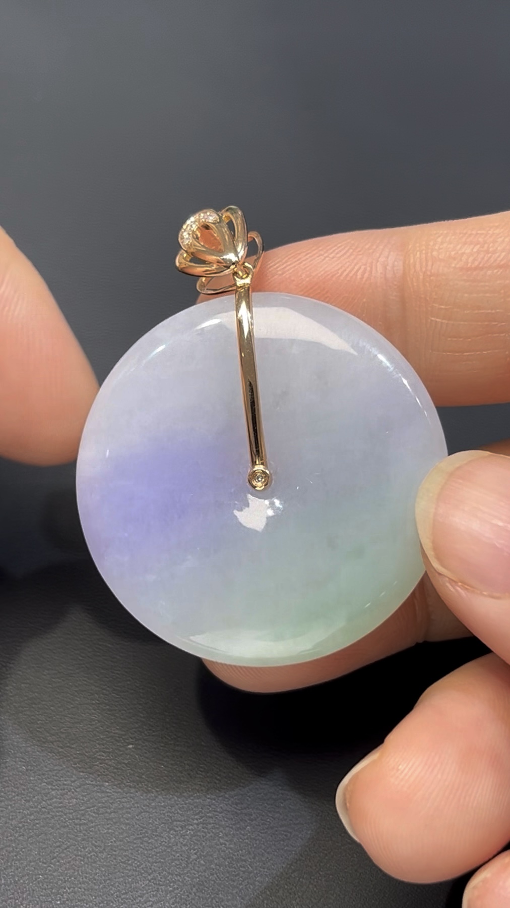 翡翠平安扣|春彩翡翠 × 紫綠幻變 × 18K黃金鑲嵌設計推薦 #520 5 翡翠平安扣|春彩翡翠 × 紫綠幻變 × 18K黃金鑲嵌設計推薦 #520 - Image 5