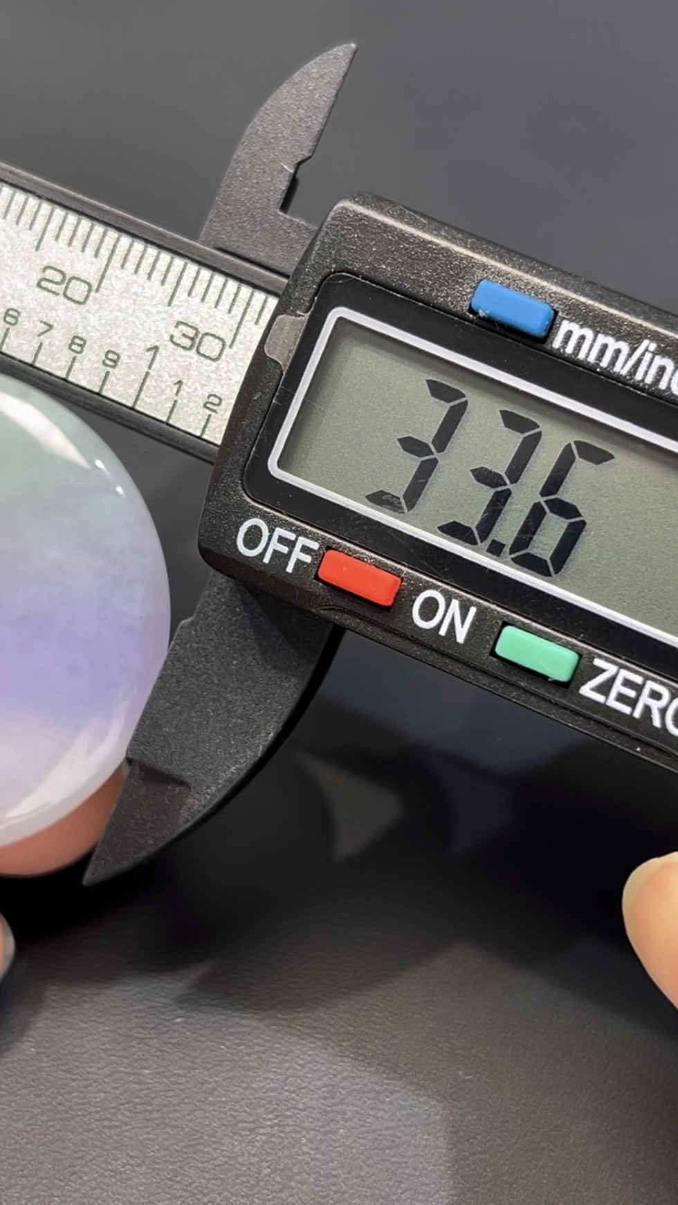 翡翠平安扣|春彩翡翠 × 紫綠幻變 × 18K黃金鑲嵌設計推薦 #520 6 翡翠平安扣|春彩翡翠 × 紫綠幻變 × 18K黃金鑲嵌設計推薦 #520 - Image 6