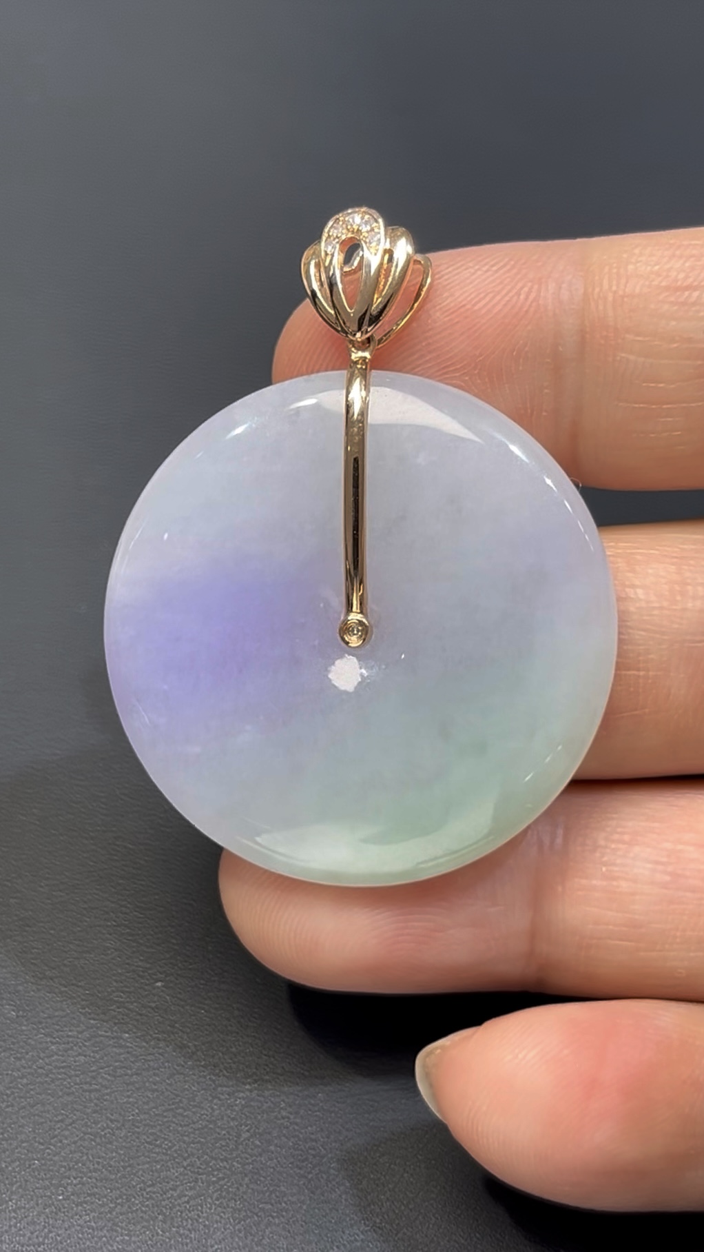 翡翠平安扣|春彩翡翠 × 紫綠幻變 × 18K黃金鑲嵌設計推薦 #520 8 翡翠平安扣|春彩翡翠 × 紫綠幻變 × 18K黃金鑲嵌設計推薦 #520 - Image 8