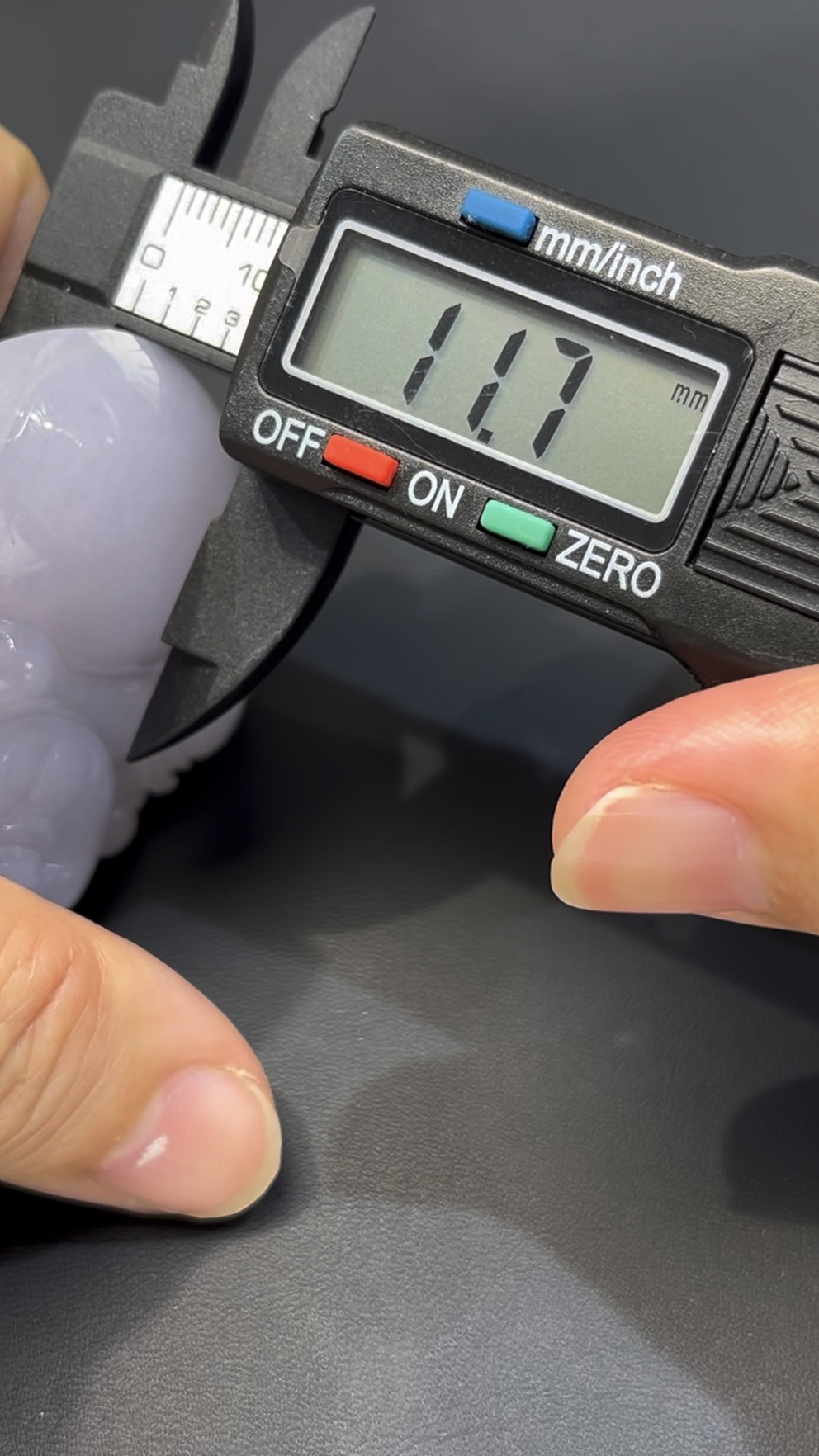 翡翠彌勒佛|大型淺紫翡翠玉雕 × 靈性守護 × 編號#522玉器精品推薦 7 翡翠彌勒佛|大型淺紫翡翠玉雕 × 靈性守護 × 編號#522玉器精品推薦 - Image 7