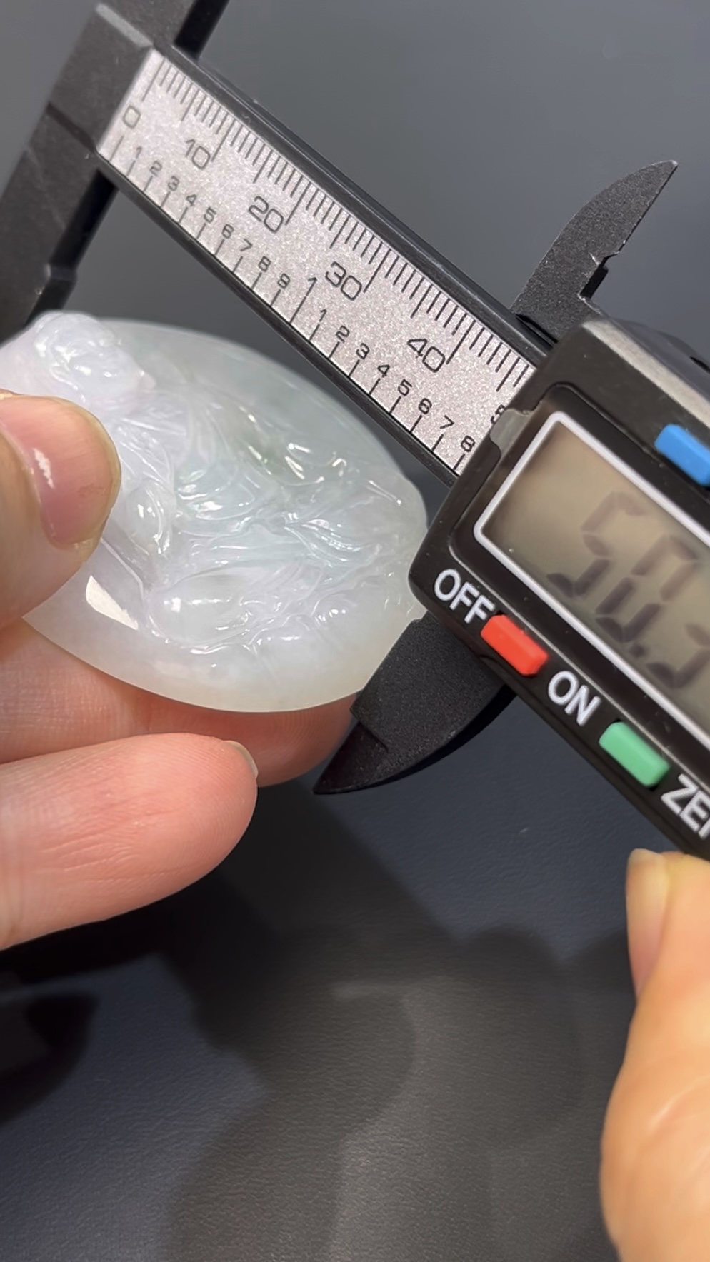 翡翠大日如來|厚重大件佛祖玉雕 × 靈性莊嚴 × 編號#523翡翠精品推薦 5 翡翠大日如來|厚重大件佛祖玉雕 × 靈性莊嚴 × 編號#523翡翠精品推薦 - Image 5