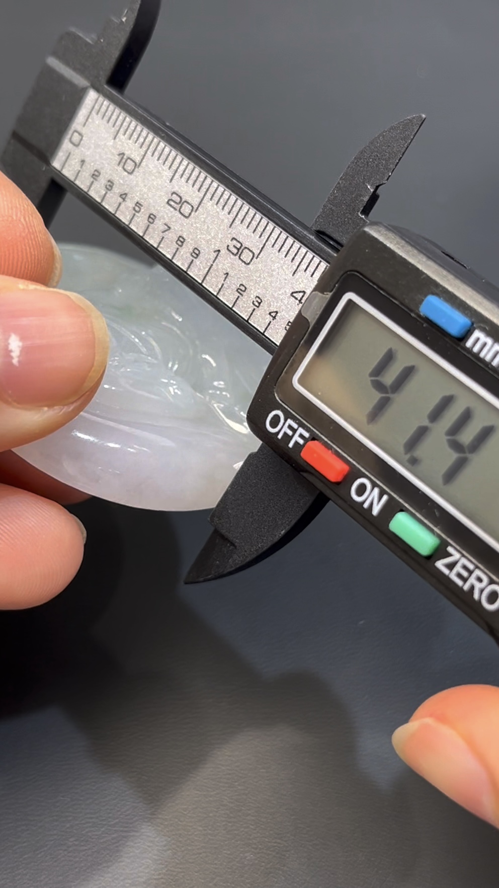 翡翠大日如來|厚重大件佛祖玉雕 × 靈性莊嚴 × 編號#523翡翠精品推薦 6 翡翠大日如來|厚重大件佛祖玉雕 × 靈性莊嚴 × 編號#523翡翠精品推薦 - Image 6