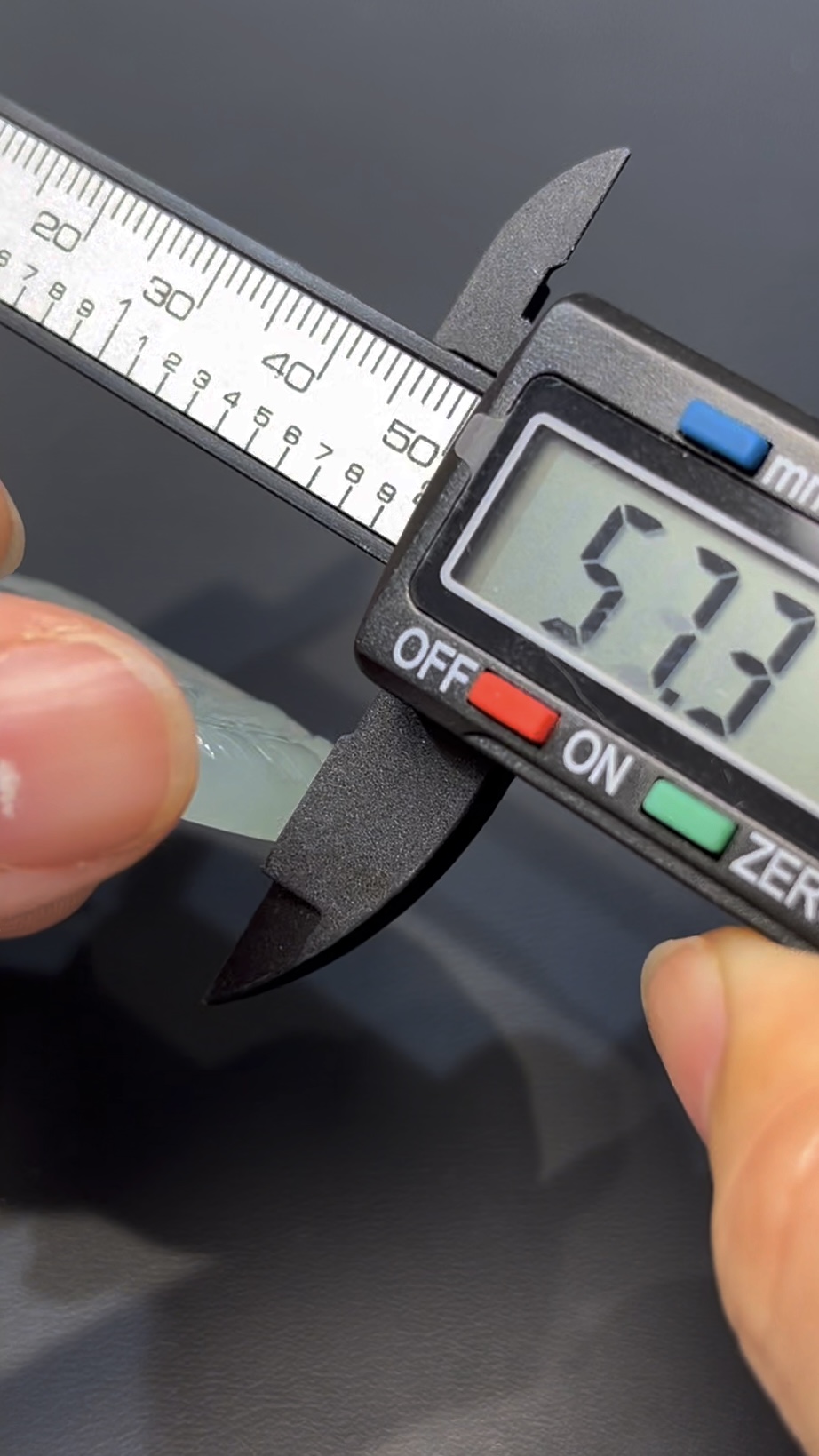 翡翠大日如來|佛祖端莊 × 靈性莊嚴 × 編號#524天然玉器推薦 7 翡翠大日如來|佛祖端莊 × 靈性莊嚴 × 編號#524天然玉器推薦 - Image 7