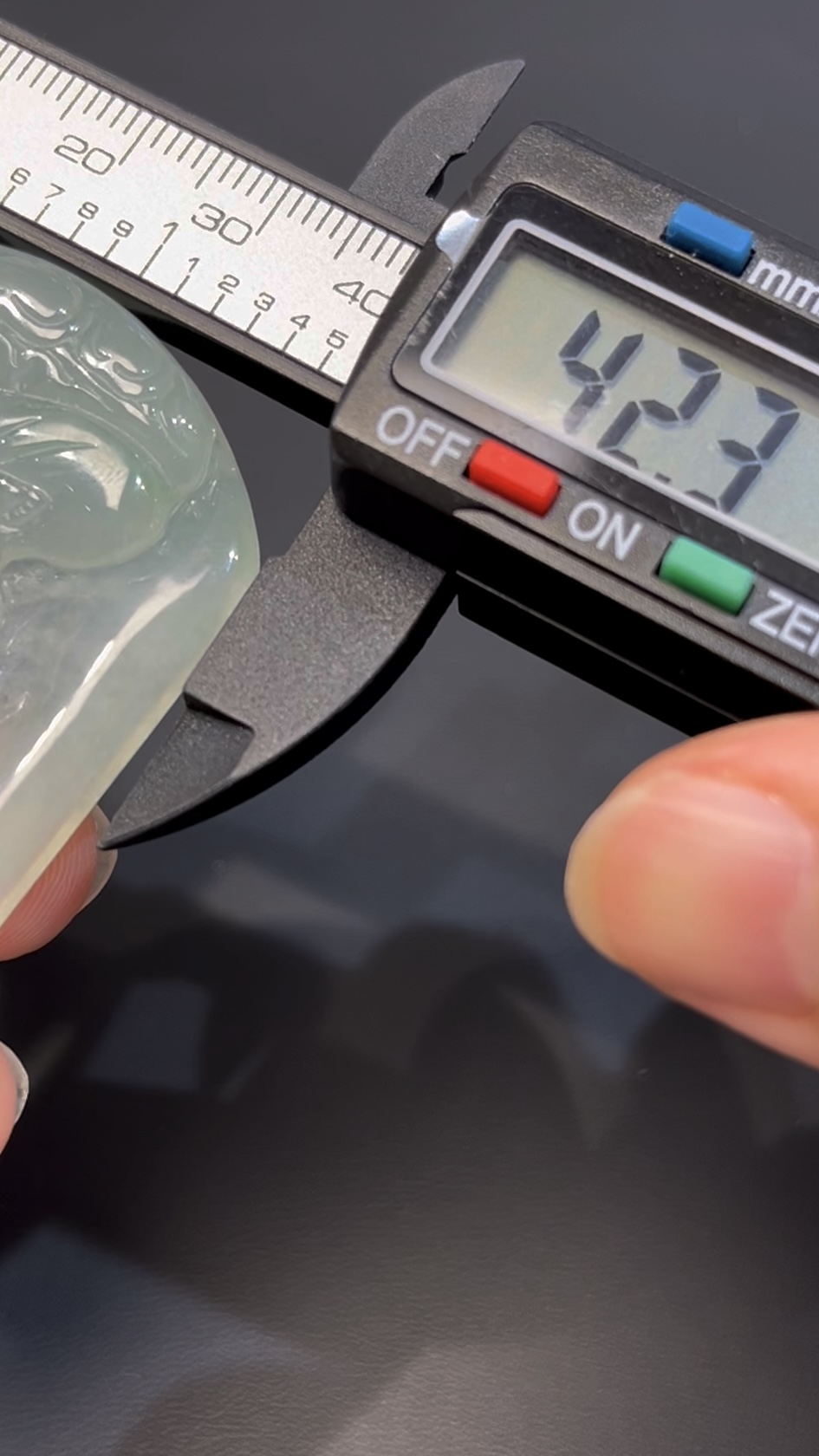 翡翠大日如來|佛祖端莊 × 靈性莊嚴 × 編號#524天然玉器推薦 8 翡翠大日如來|佛祖端莊 × 靈性莊嚴 × 編號#524天然玉器推薦 - Image 8