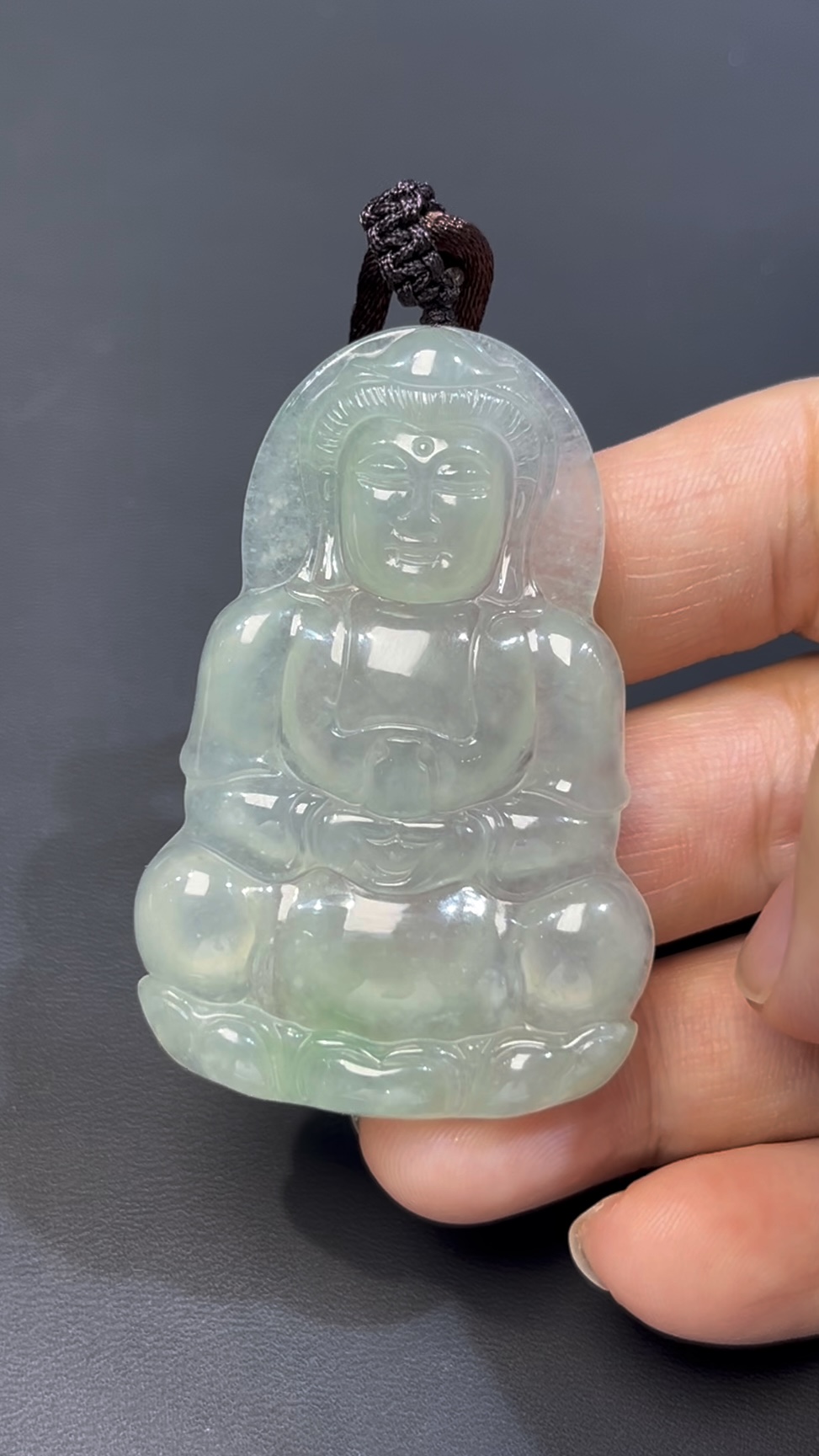 翡翠觀音|淺綠底色 × 正裝傳統造型 × 高品質玉器推薦 #525 1 翡翠觀音|淺綠底色 × 正裝傳統造型 × 高品質玉器推薦 #525
