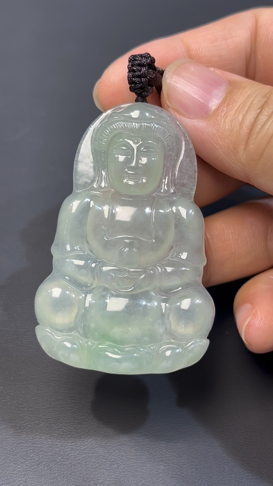 翡翠觀音|淺綠底色 × 正裝傳統造型 × 高品質玉器推薦 #525 3 翡翠觀音|淺綠底色 × 正裝傳統造型 × 高品質玉器推薦 #525 - Image 3