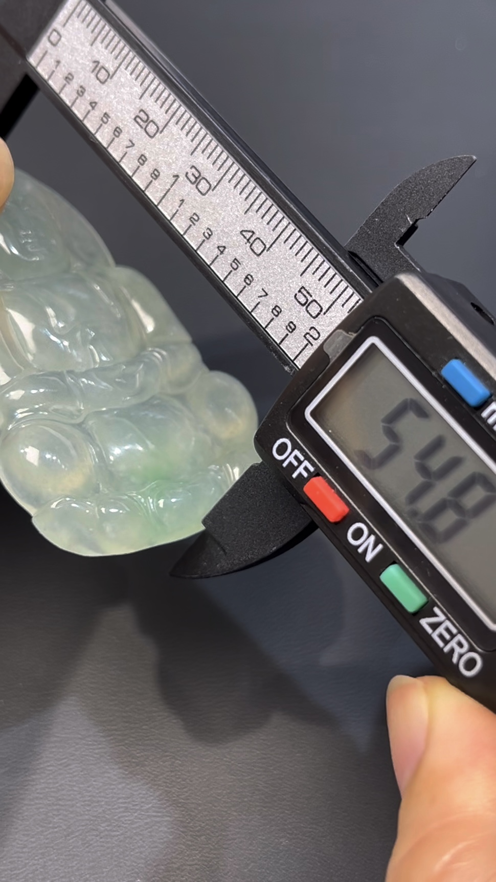 翡翠觀音|淺綠底色 × 正裝傳統造型 × 高品質玉器推薦 #525 8 翡翠觀音|淺綠底色 × 正裝傳統造型 × 高品質玉器推薦 #525 - Image 8