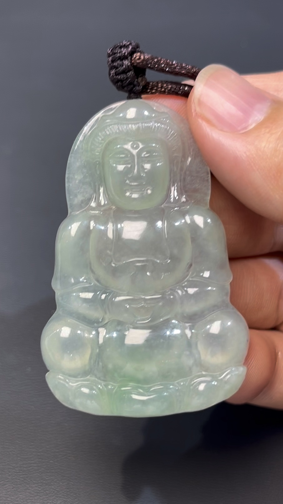 翡翠觀音|淺綠底色 × 正裝傳統造型 × 高品質玉器推薦 #525 4 翡翠觀音|淺綠底色 × 正裝傳統造型 × 高品質玉器推薦 #525 - Image 4