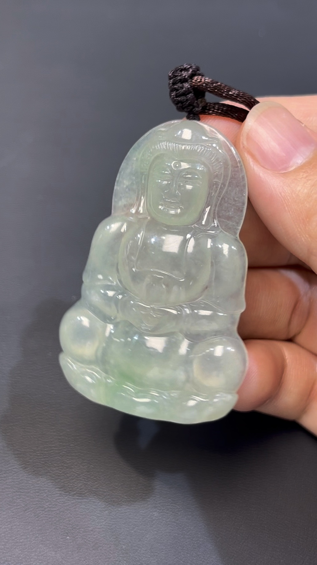 翡翠觀音|淺綠底色 × 正裝傳統造型 × 高品質玉器推薦 #525 5 翡翠觀音|淺綠底色 × 正裝傳統造型 × 高品質玉器推薦 #525 - Image 5