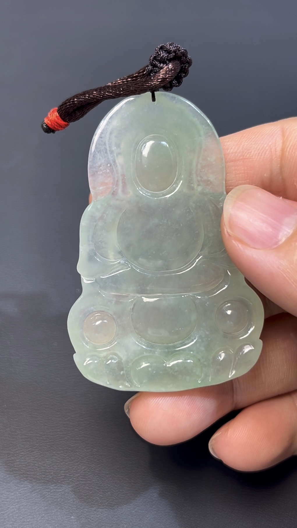 翡翠觀音|淺綠底色 × 正裝傳統造型 × 高品質玉器推薦 #525 6 翡翠觀音|淺綠底色 × 正裝傳統造型 × 高品質玉器推薦 #525 - Image 6