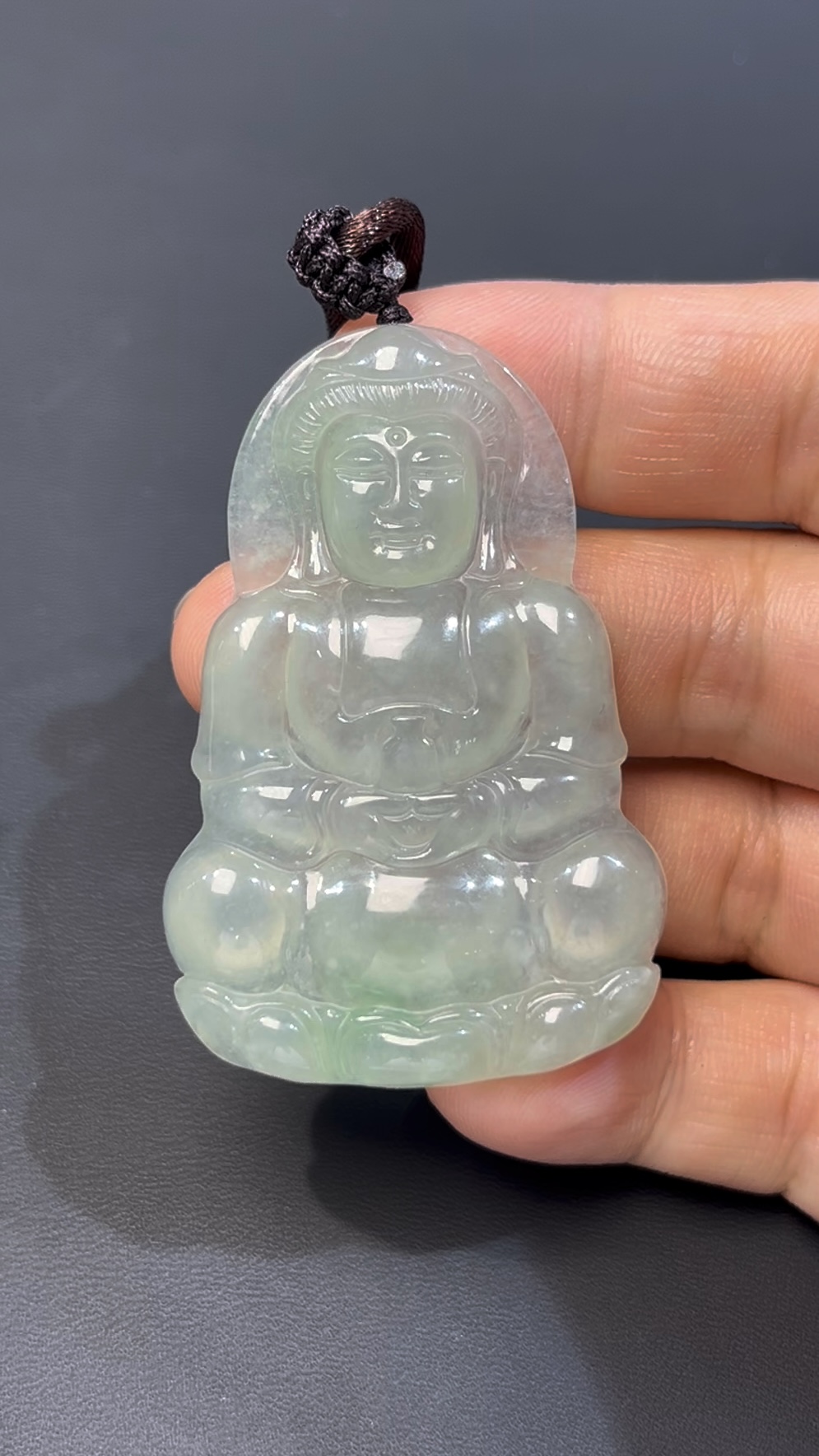 翡翠觀音|淺綠底色 × 正裝傳統造型 × 高品質玉器推薦 #525 7 翡翠觀音|淺綠底色 × 正裝傳統造型 × 高品質玉器推薦 #525 - Image 7