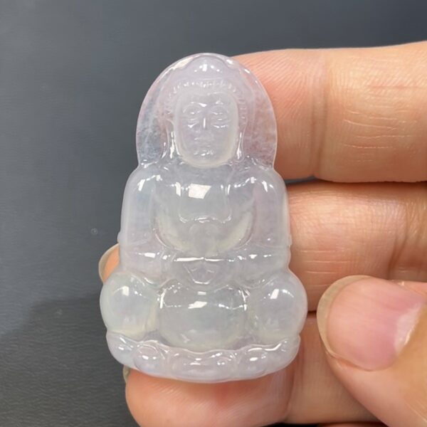 白色翡翠觀音｜編號#528 傳統坐姿款 × 玉質純淨 × 靜心守護之選