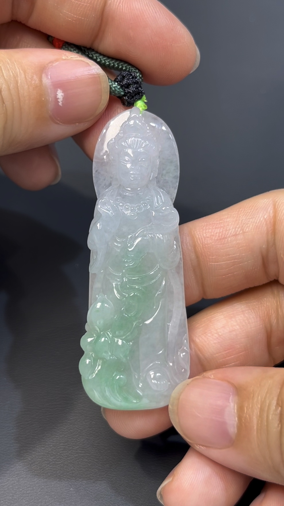 翡翠觀音|編號#529 站姿觀音 × 玉質溫潤 × 慈悲守護 × 靈性玉器推薦 1 翡翠觀音|編號#529 站姿觀音 × 玉質溫潤 × 慈悲守護 × 靈性玉器推薦