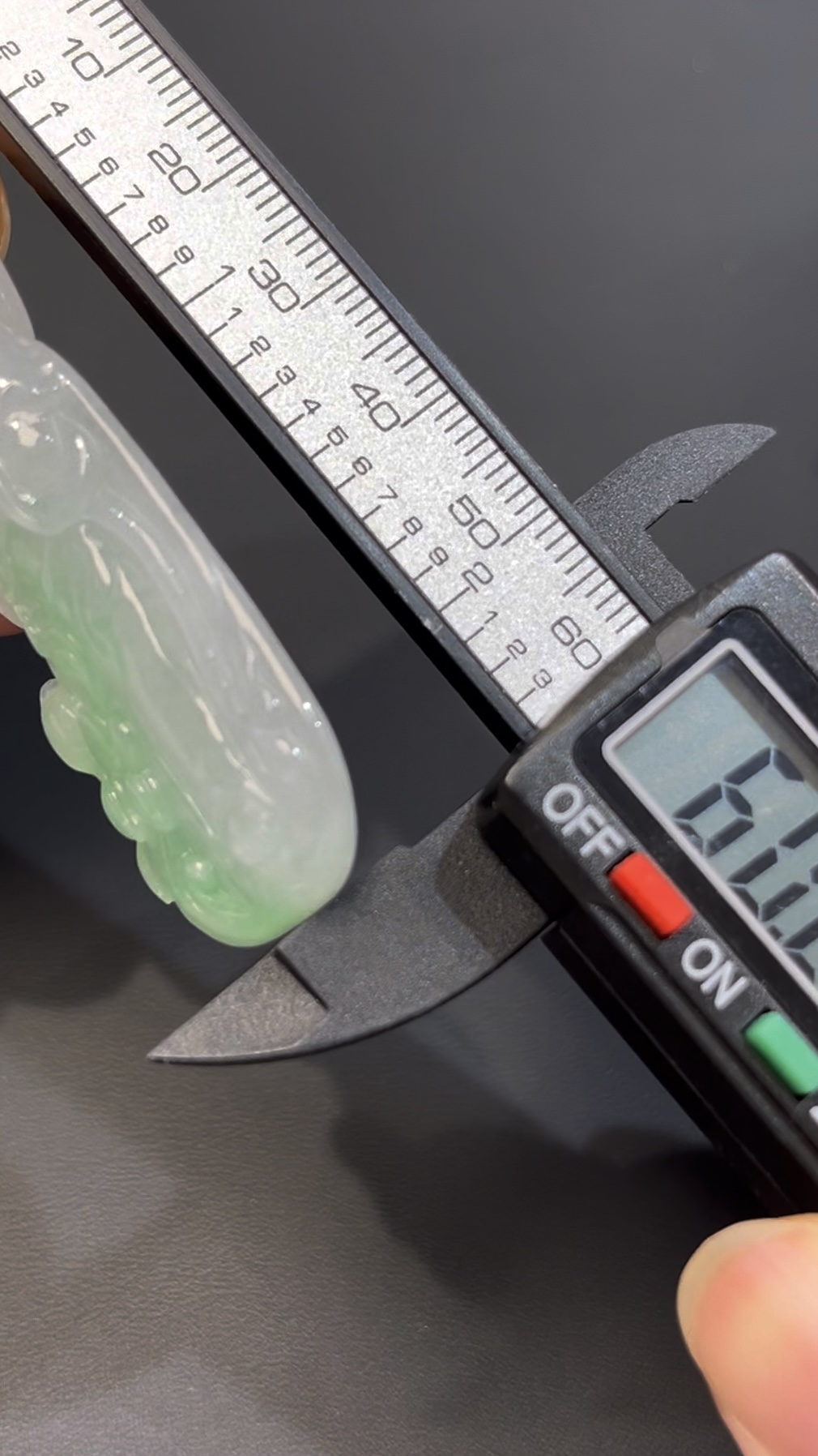 翡翠觀音|編號#529 站姿觀音 × 玉質溫潤 × 慈悲守護 × 靈性玉器推薦 6 翡翠觀音|編號#529 站姿觀音 × 玉質溫潤 × 慈悲守護 × 靈性玉器推薦 - Image 6