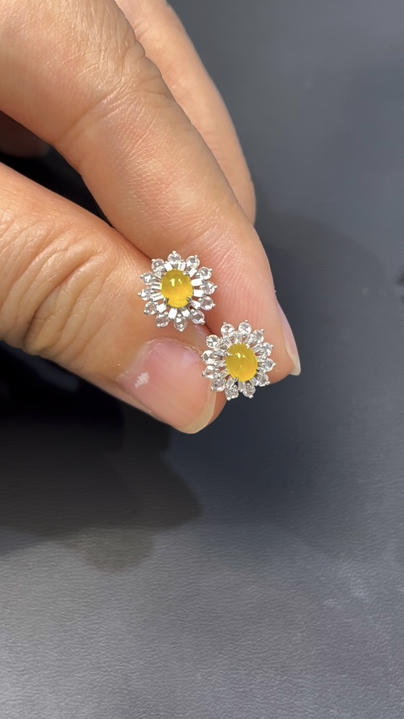 翡翠耳環|編號#532 黃色蛋面 × 圓形設計 × 太陽花美感 × 氣質翡翠飾品推薦 1 翡翠耳環|編號#532 黃色蛋面 × 圓形設計 × 太陽花美感 × 氣質翡翠飾品推薦