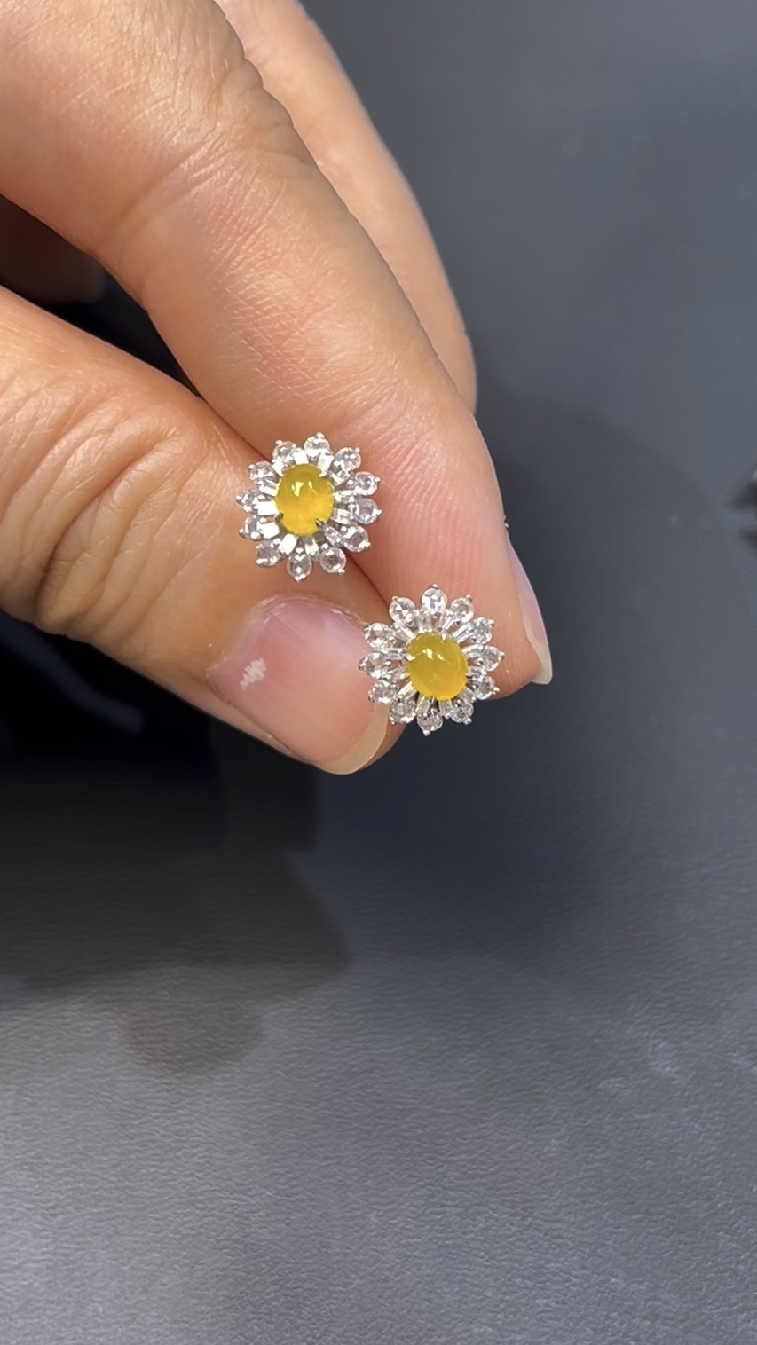 翡翠耳環|編號#532 黃色蛋面 × 圓形設計 × 太陽花美感 × 氣質翡翠飾品推薦 3 翡翠耳環|編號#532 黃色蛋面 × 圓形設計 × 太陽花美感 × 氣質翡翠飾品推薦 - Image 3